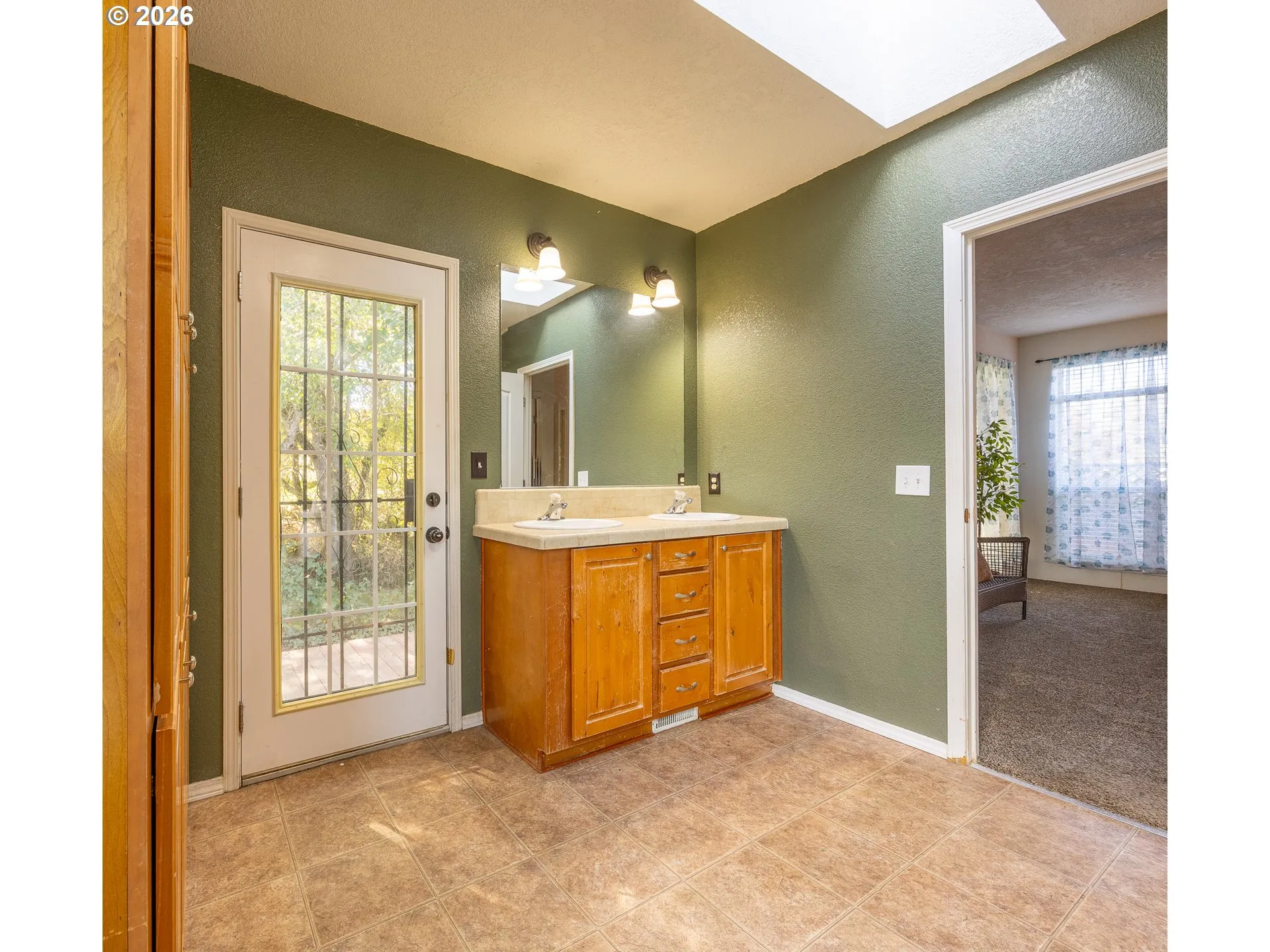 Bathroom, Attached