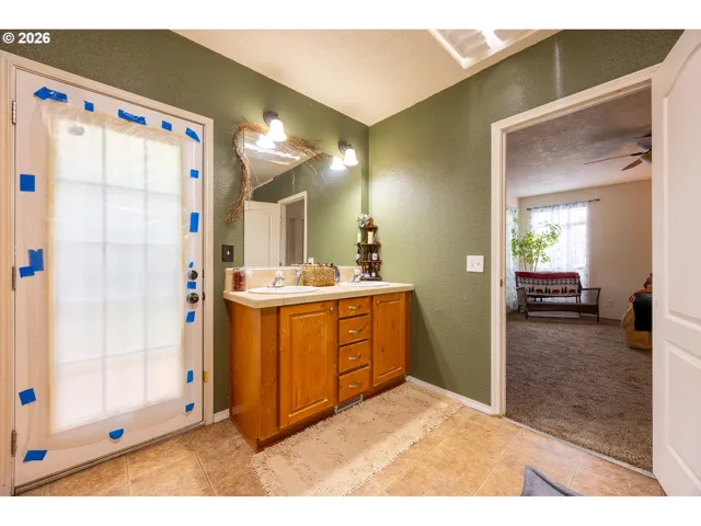 Bathroom, Attached