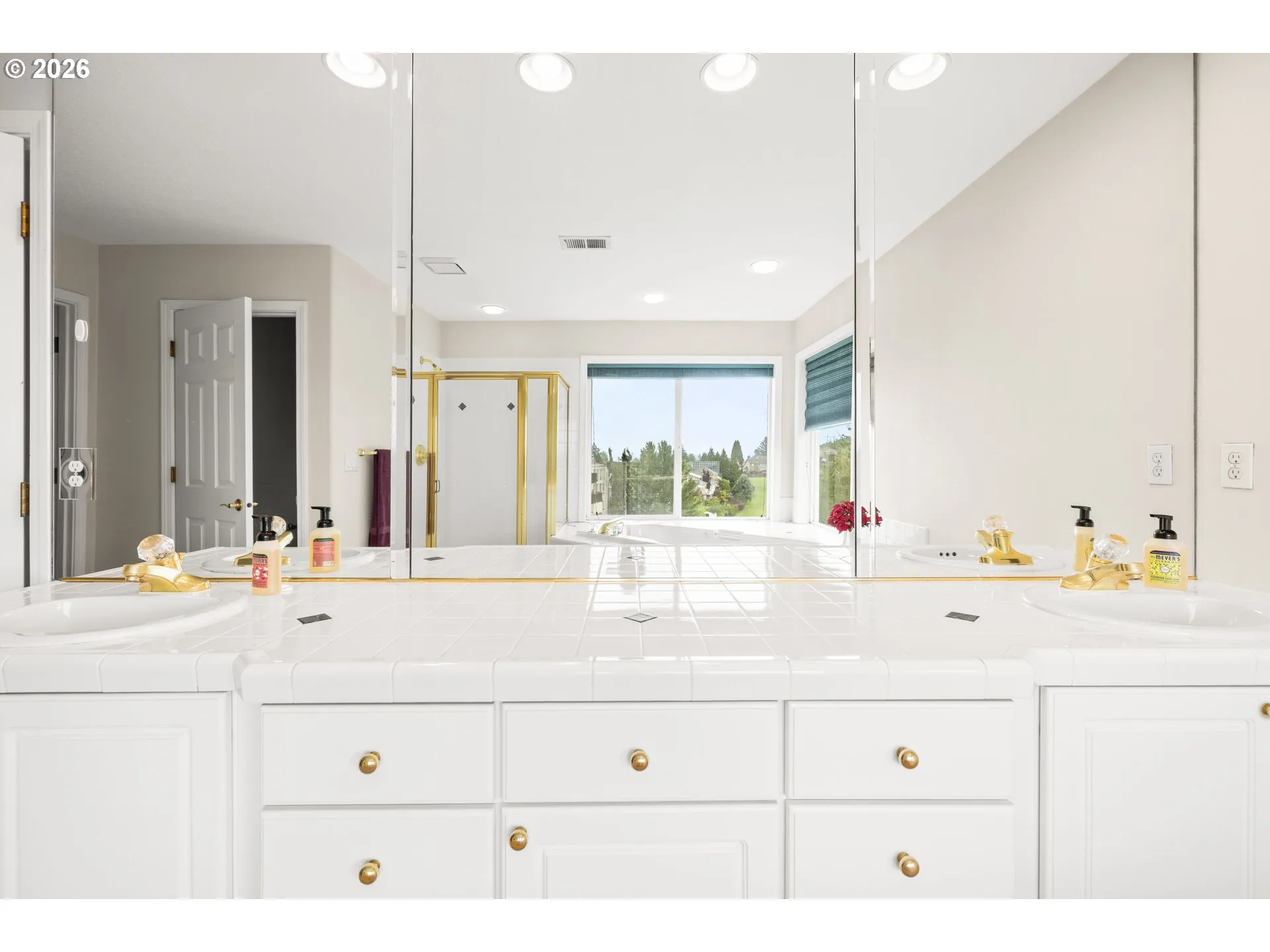 Bathroom, Attached-Double Sinks