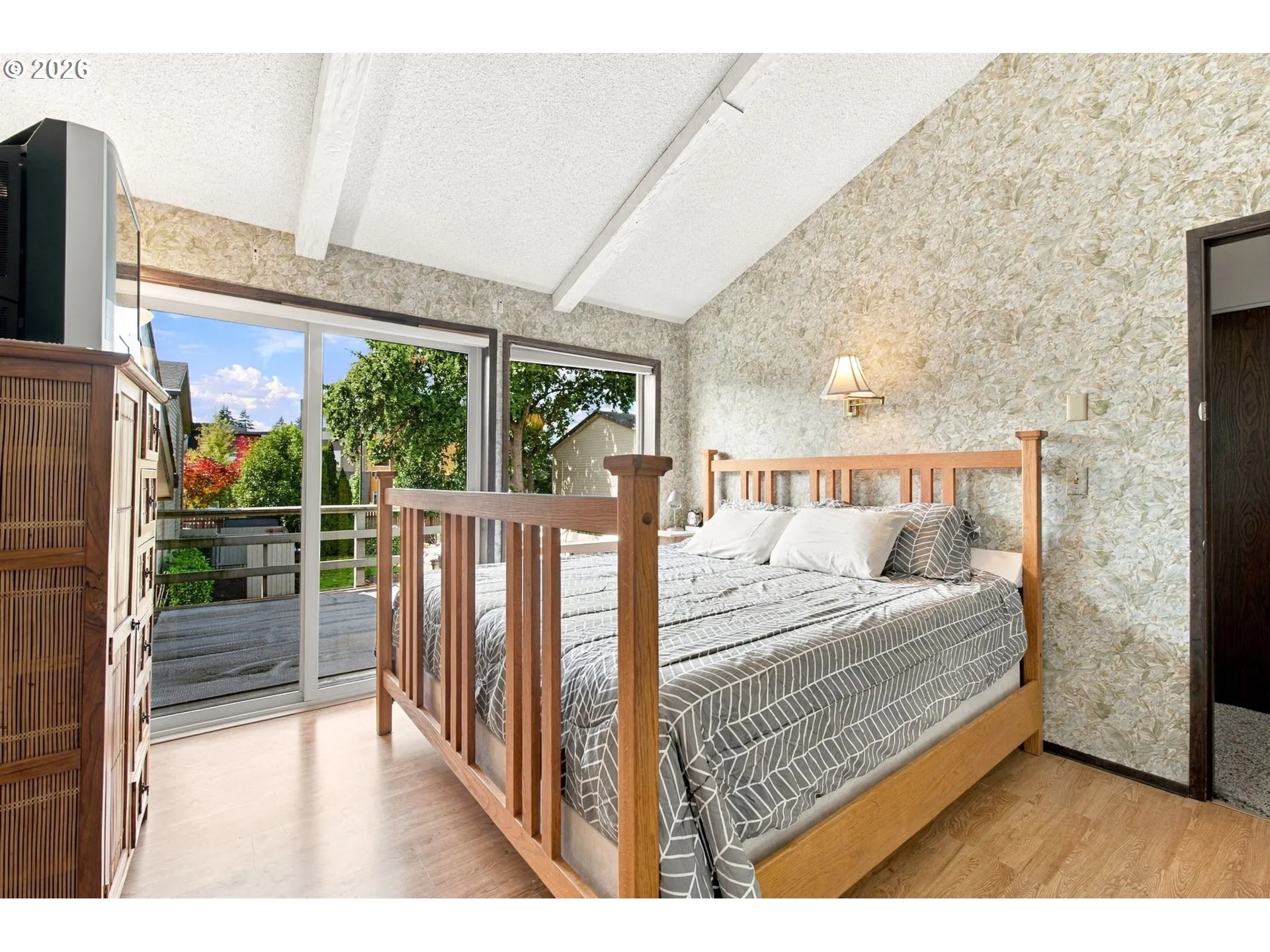 Bedroom, Primary-Vaulted Ceilings