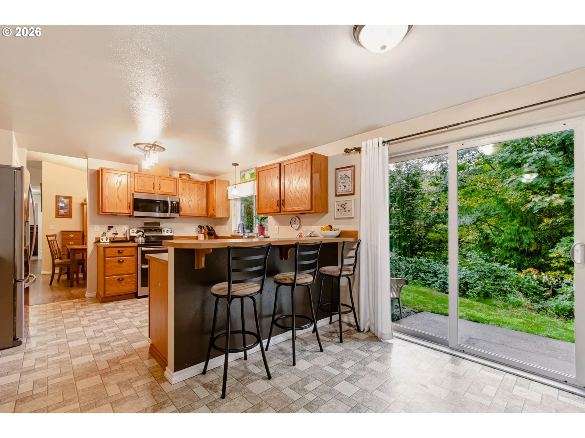 Kitchen-Breakfast Bar