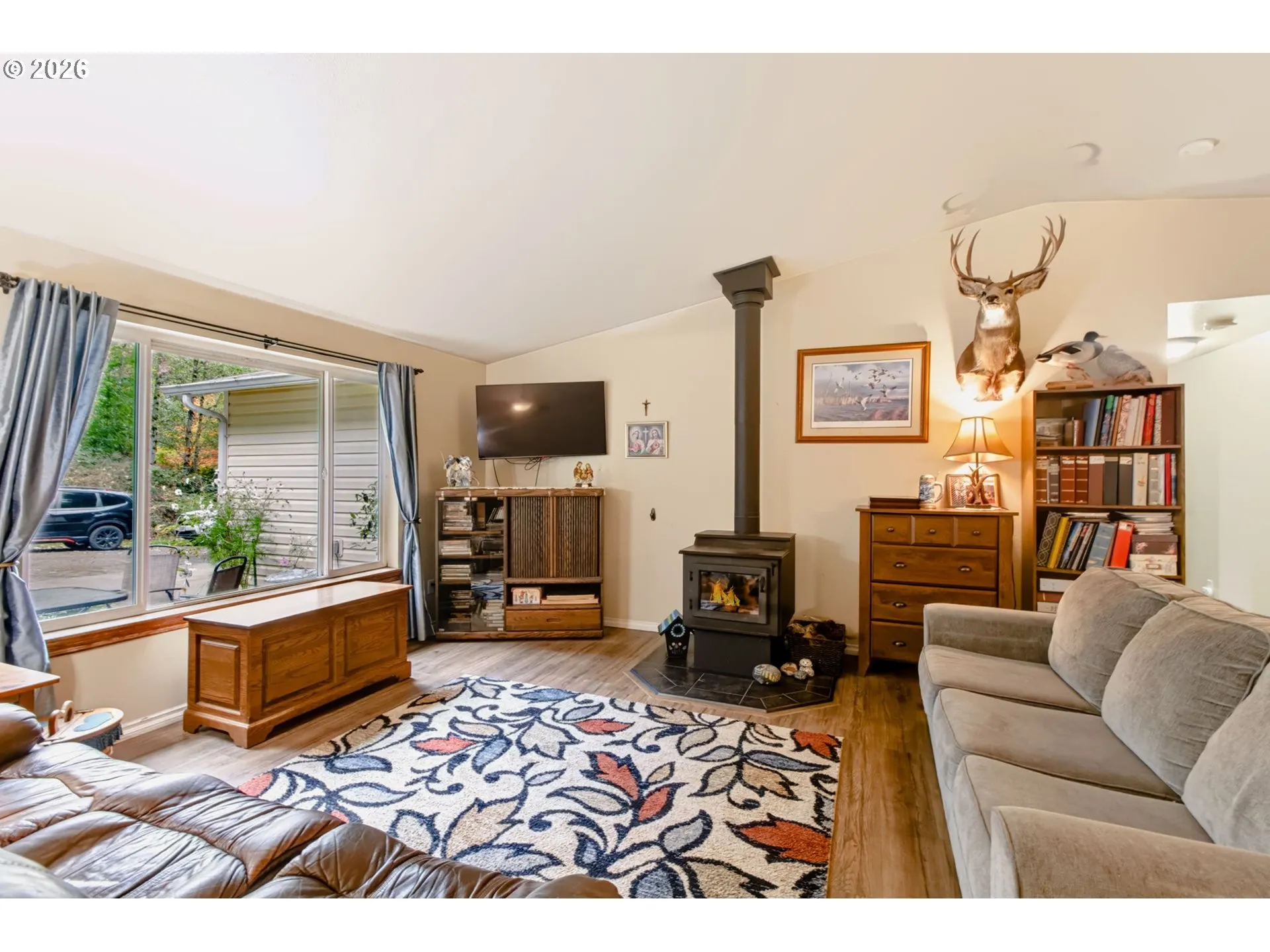 Living Room-Fireplace