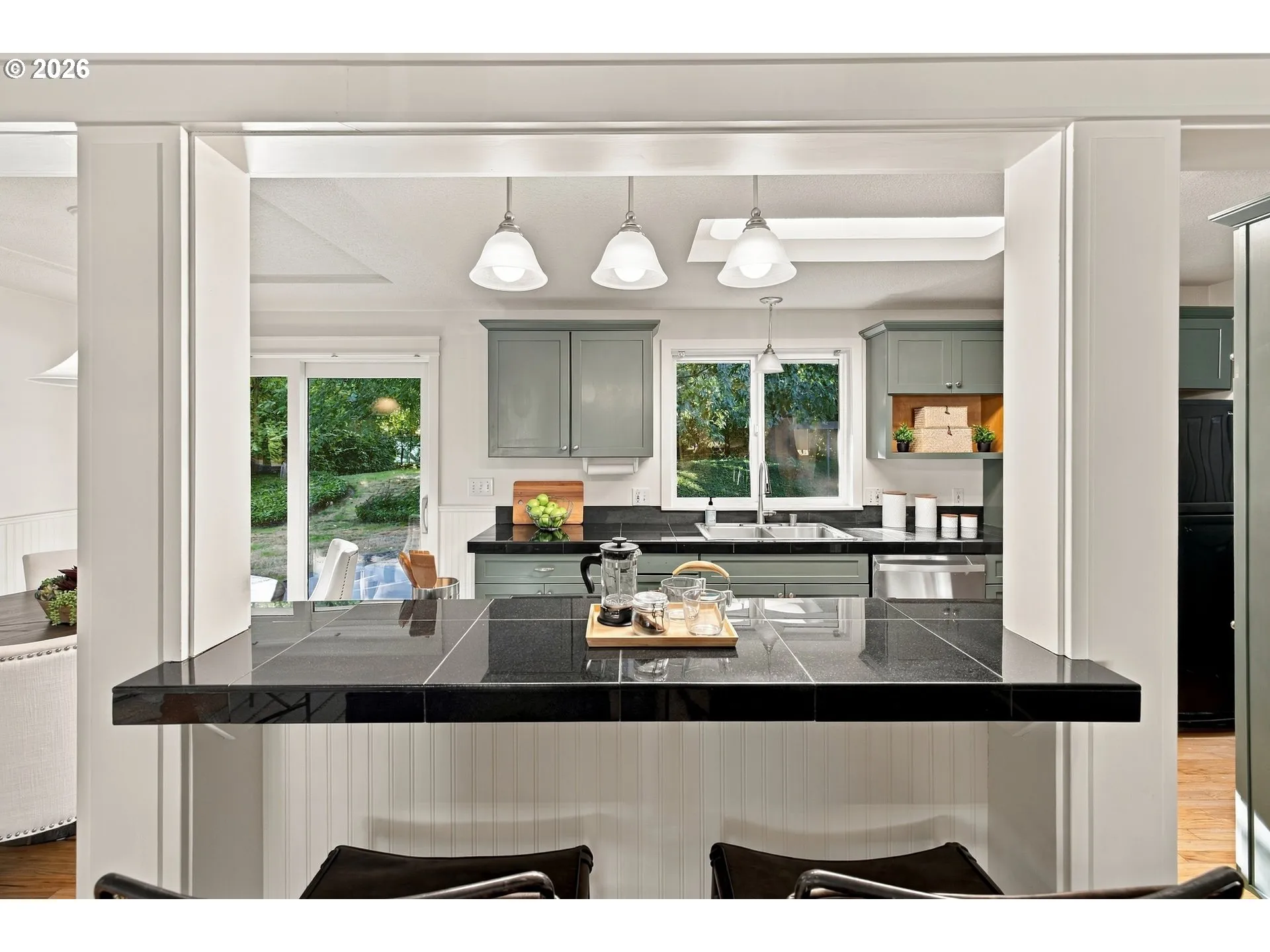 Kitchen-Breakfast Bar