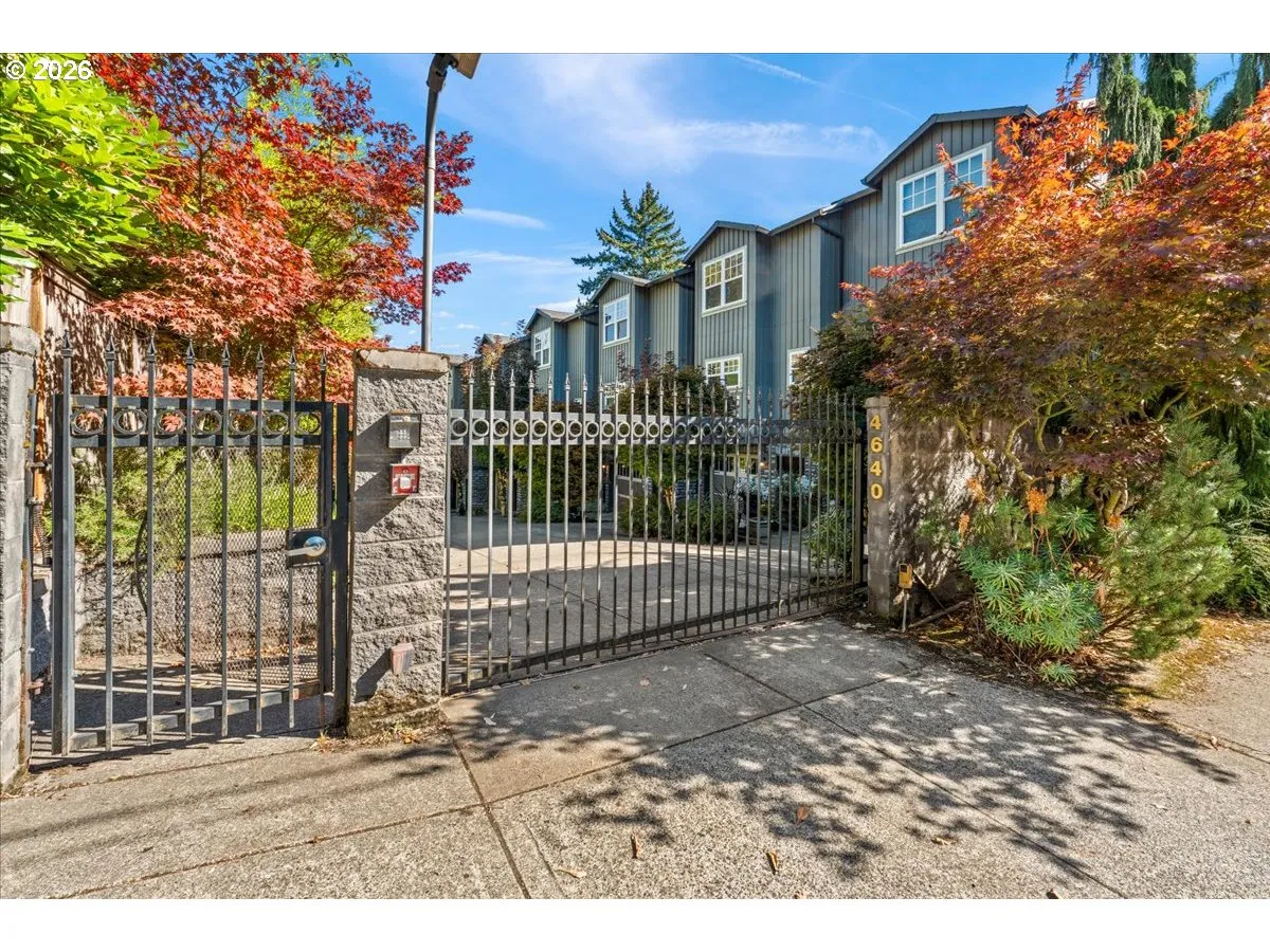 Driveway-Gated