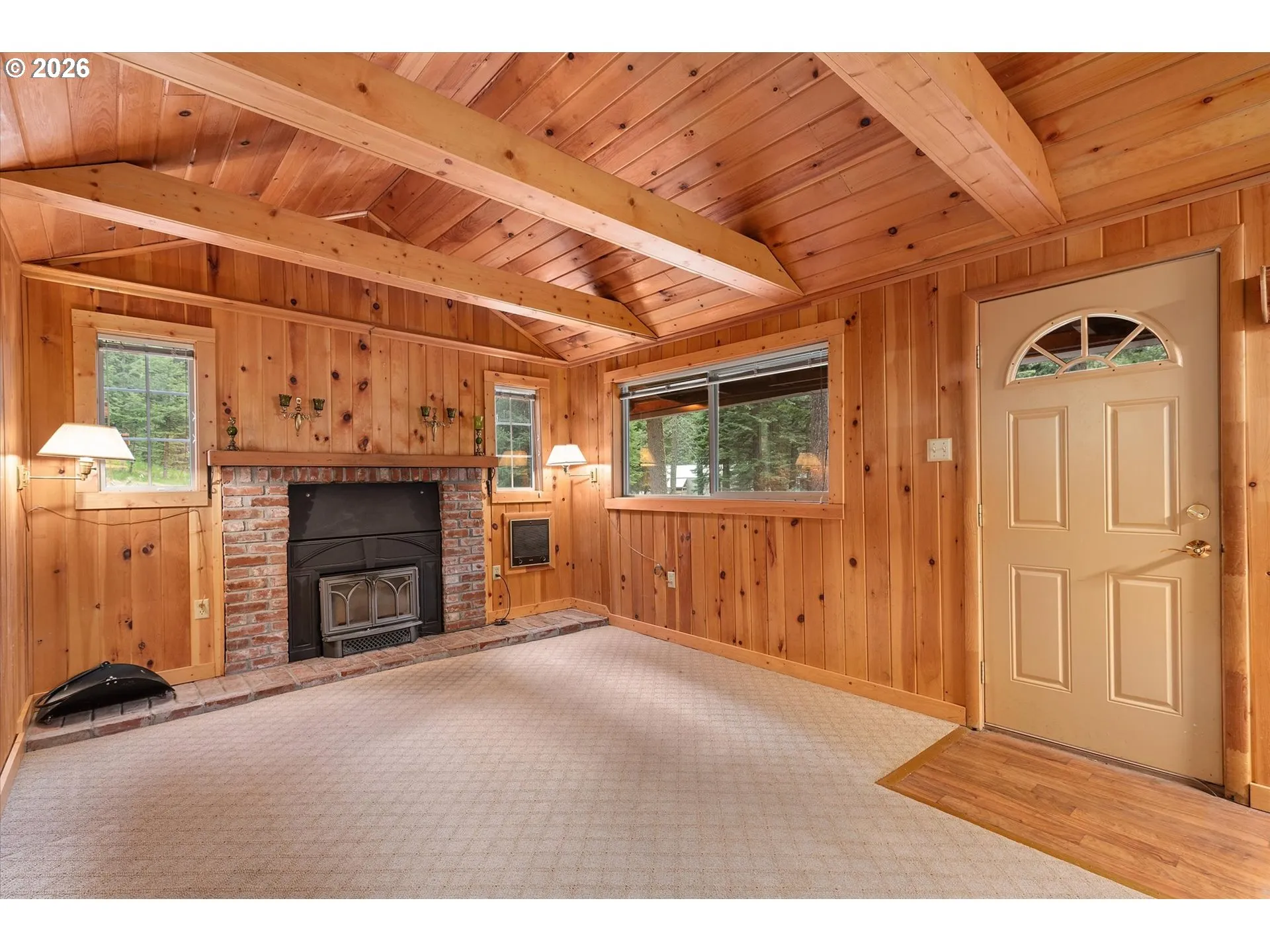 Living Room/Entrance