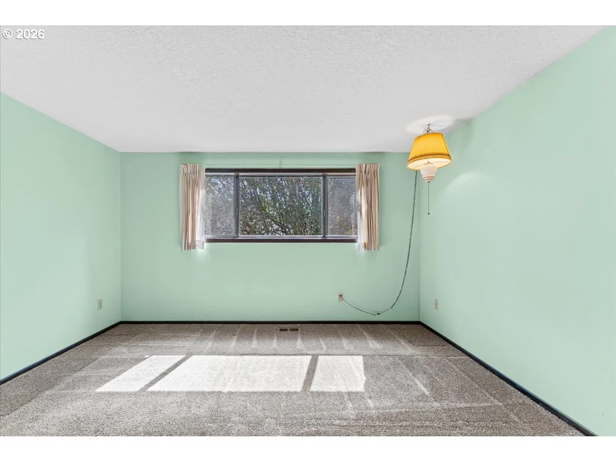 Primary Bedroom-Upper
