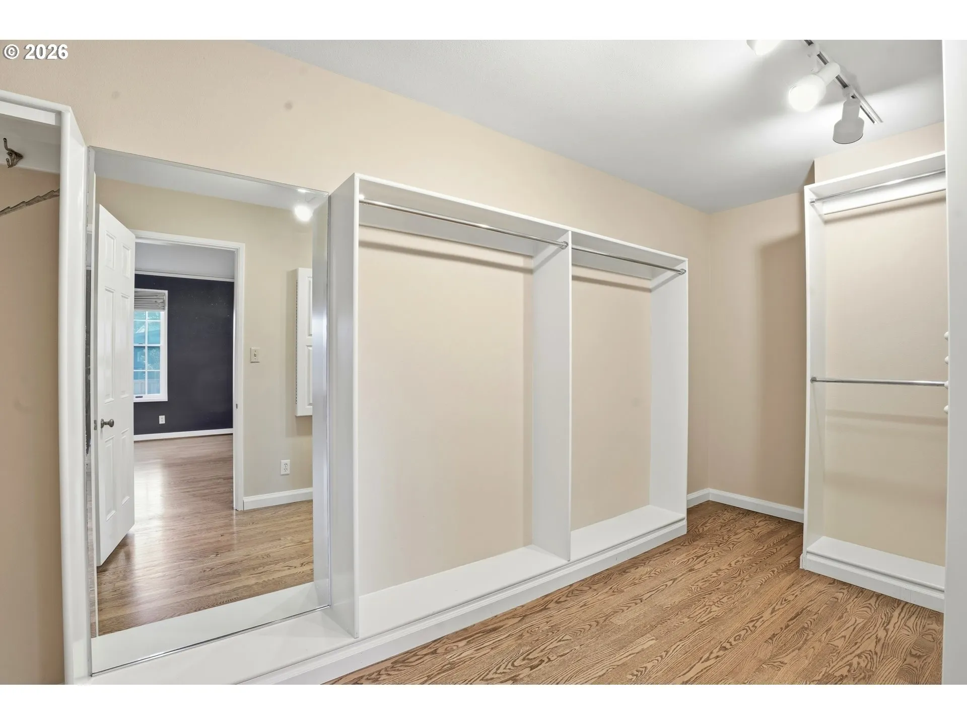 Bedroom, Owner's Suite-Walk-In Closet