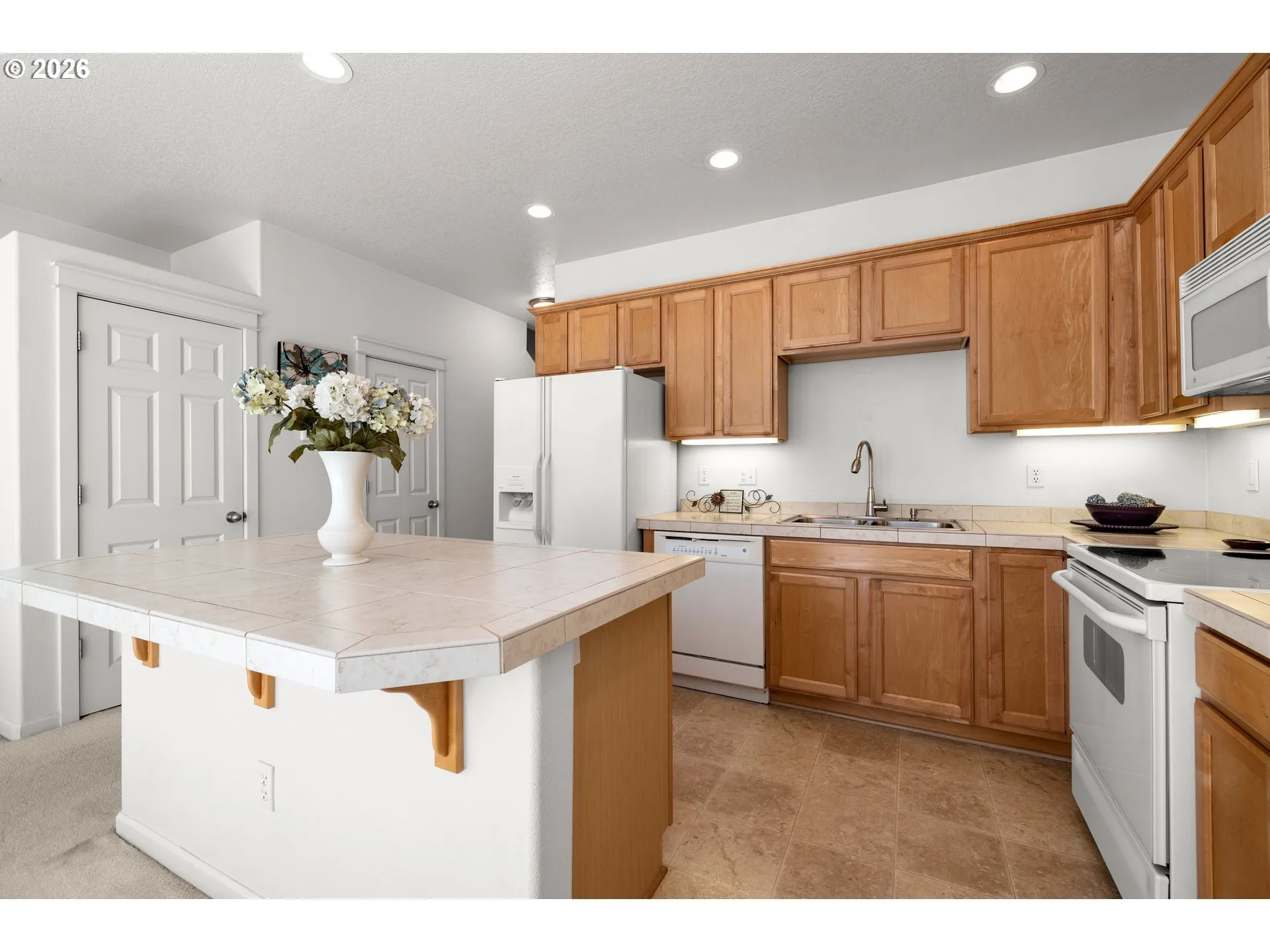 Kitchen-Breakfast Bar