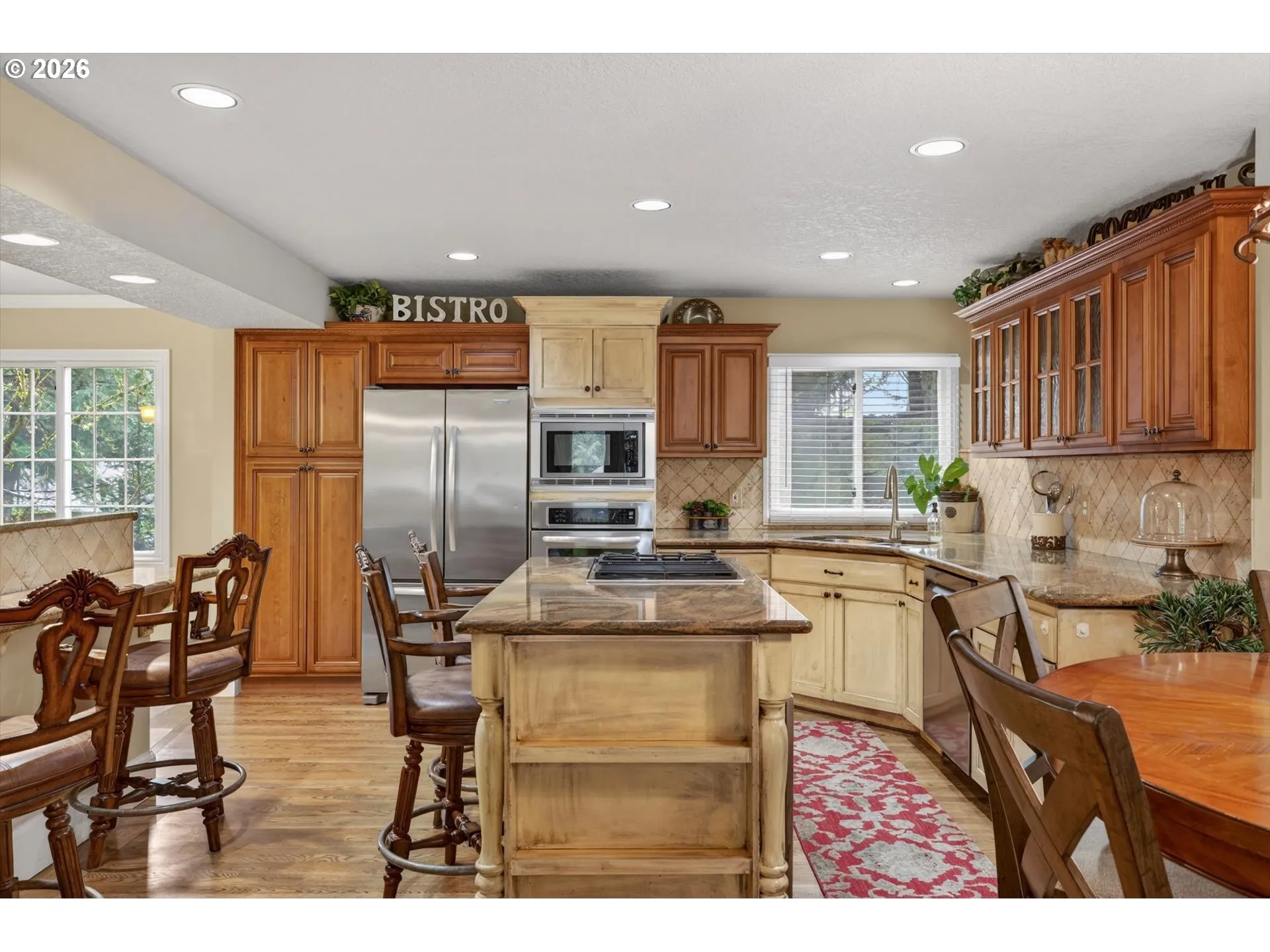 Kitchen-Breakfast Bar