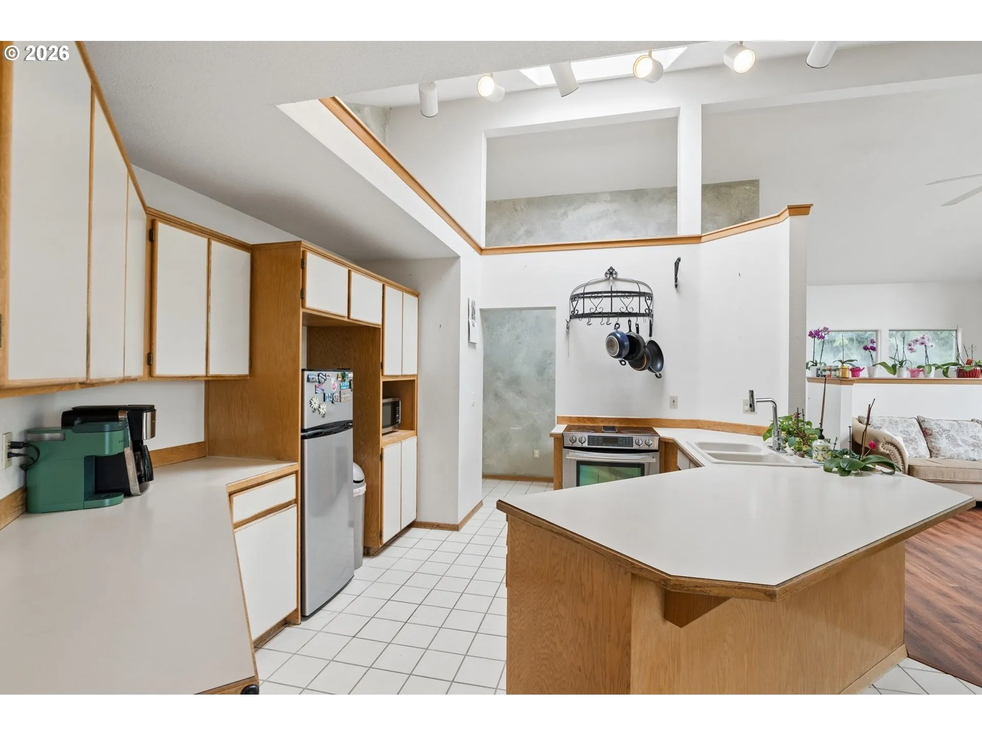 Kitchen-Breakfast Bar