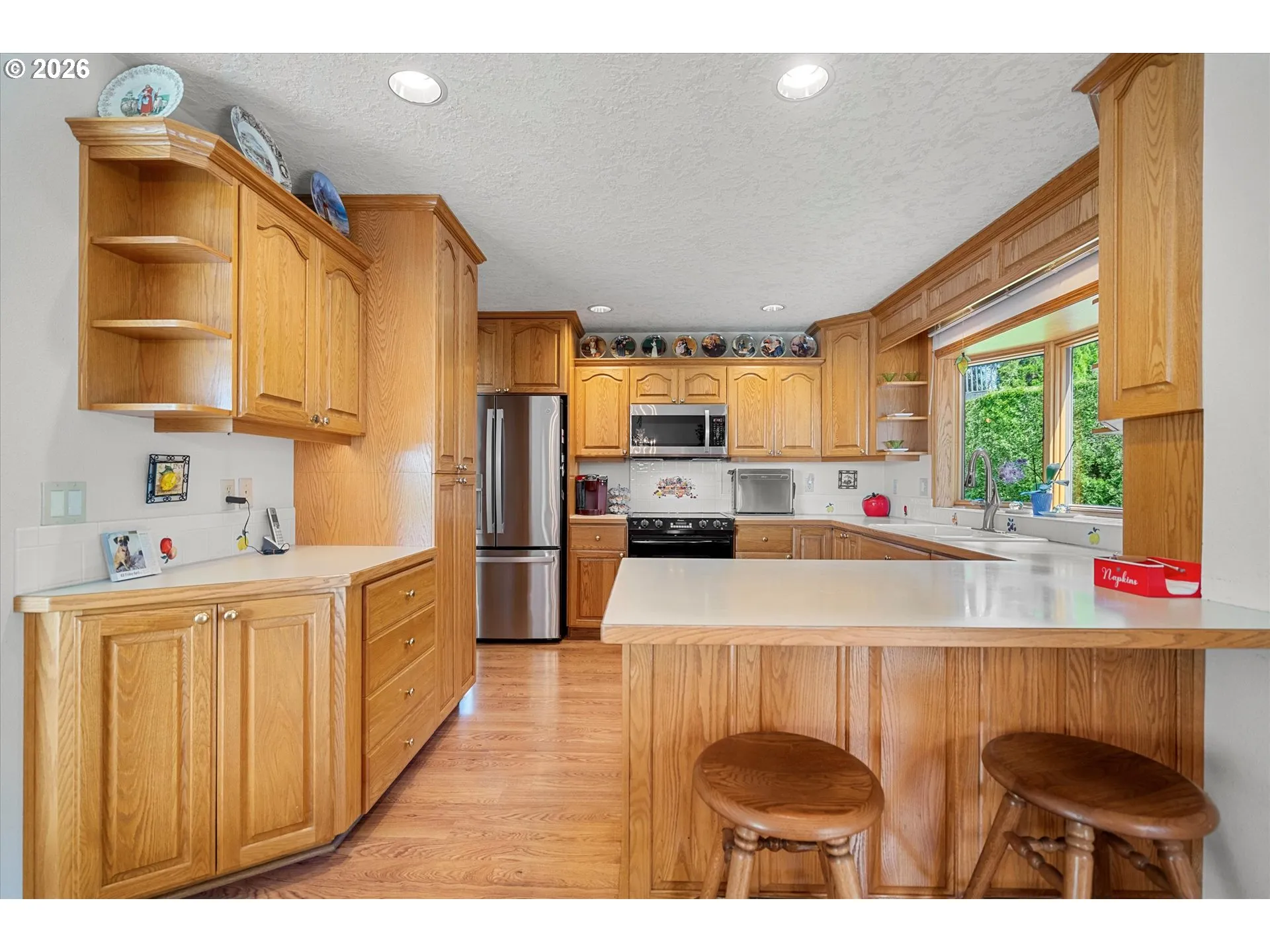 Kitchen-Breakfast Bar