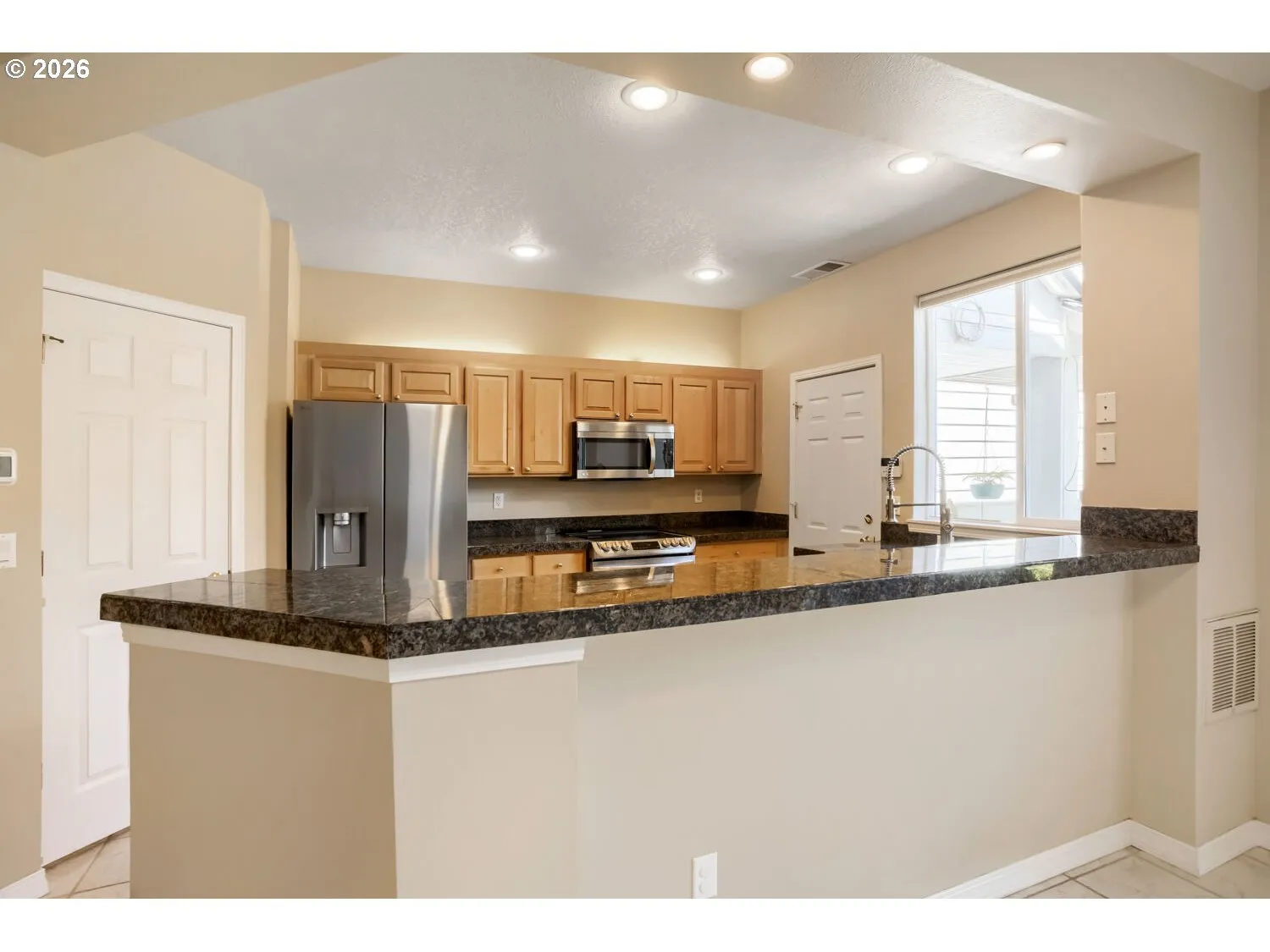 Kitchen-Breakfast Bar