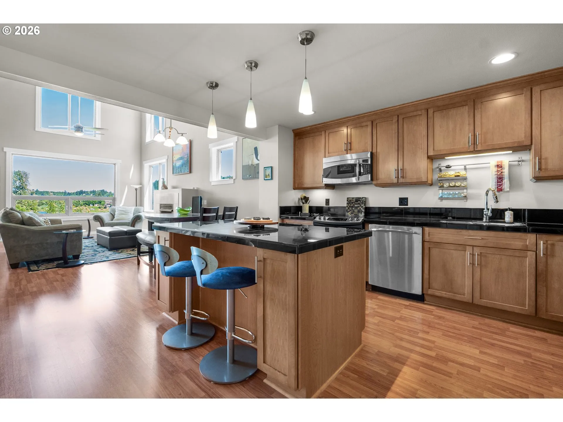 Kitchen-Breakfast Bar