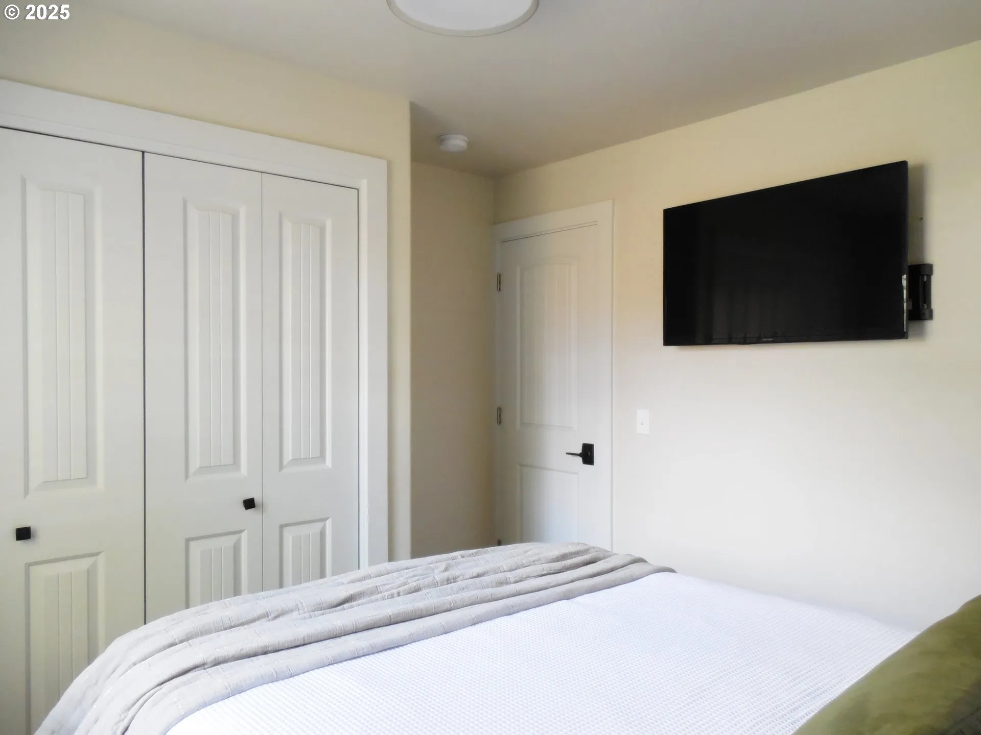 Bedroom, Primary