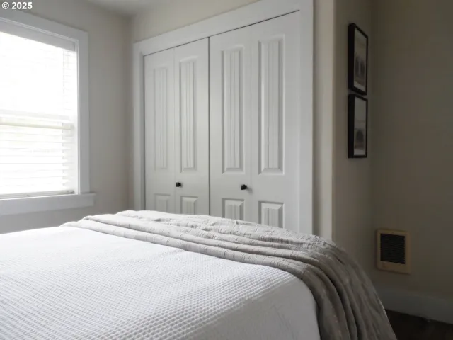 Bedroom, Primary