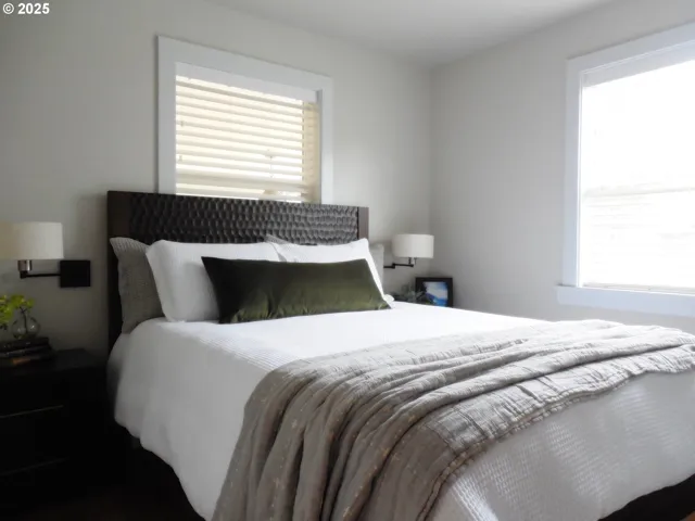 Bedroom, Primary