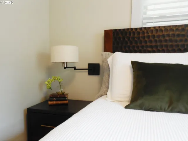 Bedroom, Primary