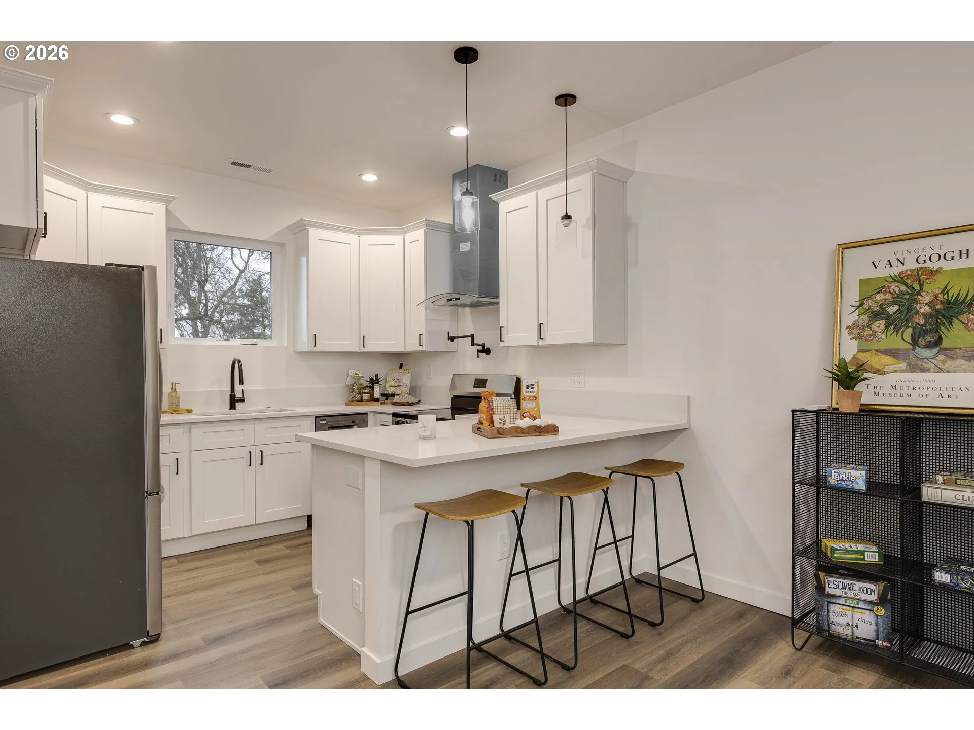 Kitchen-Breakfast Bar
