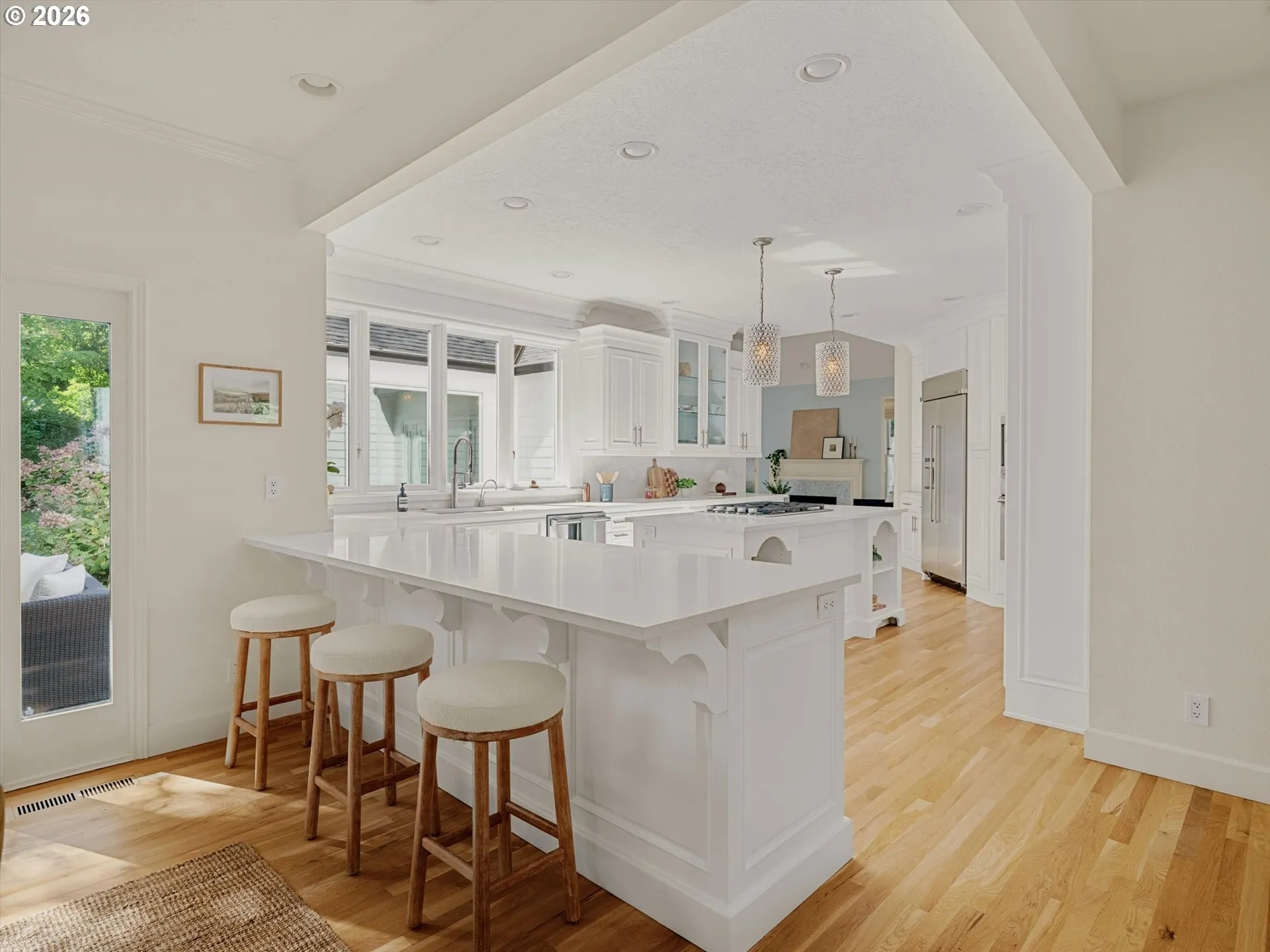 Kitchen-Breakfast Bar
