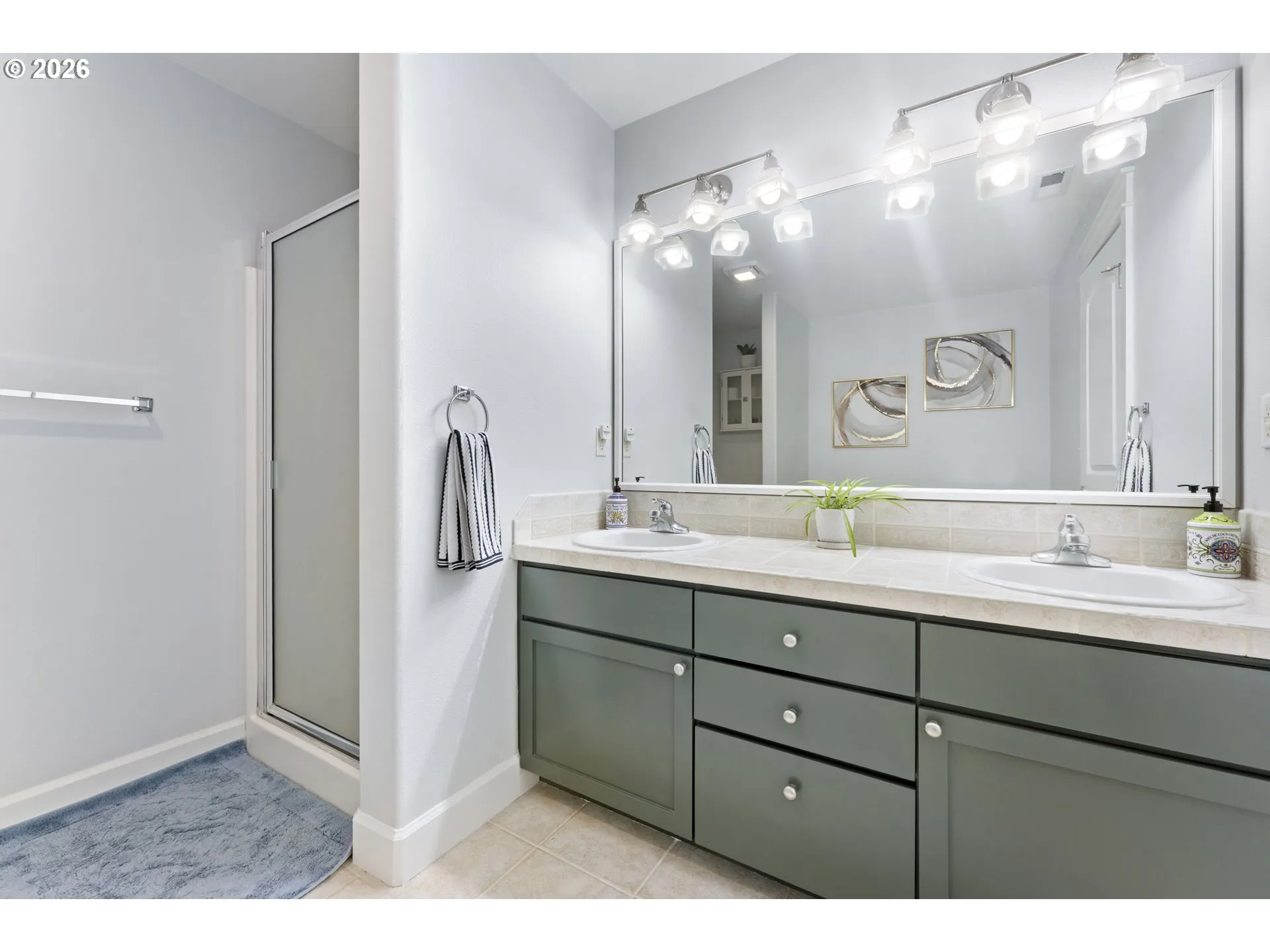 Bathroom, Attached-Double Sinks