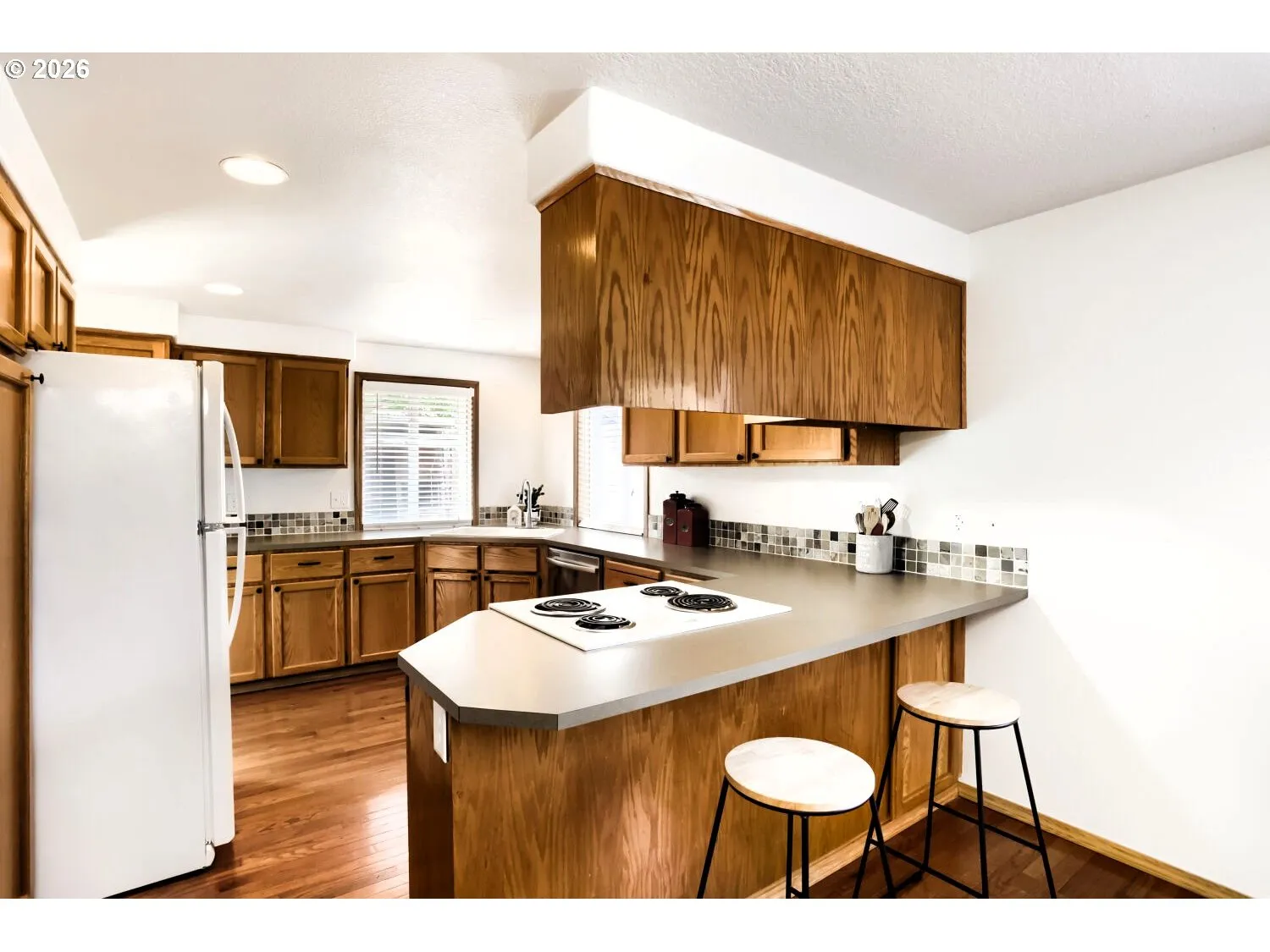 Kitchen-Breakfast Bar