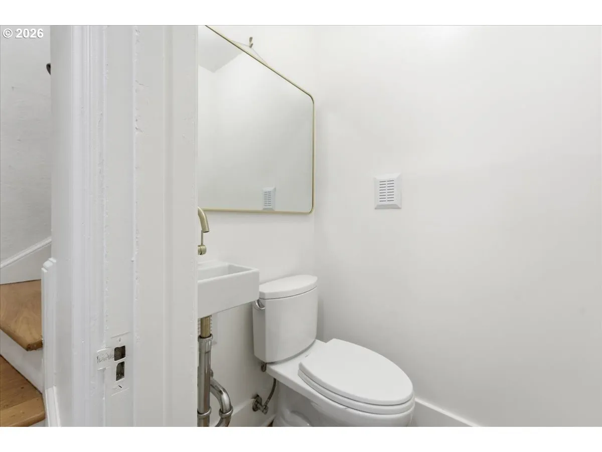 Bathroom, Continental-Main