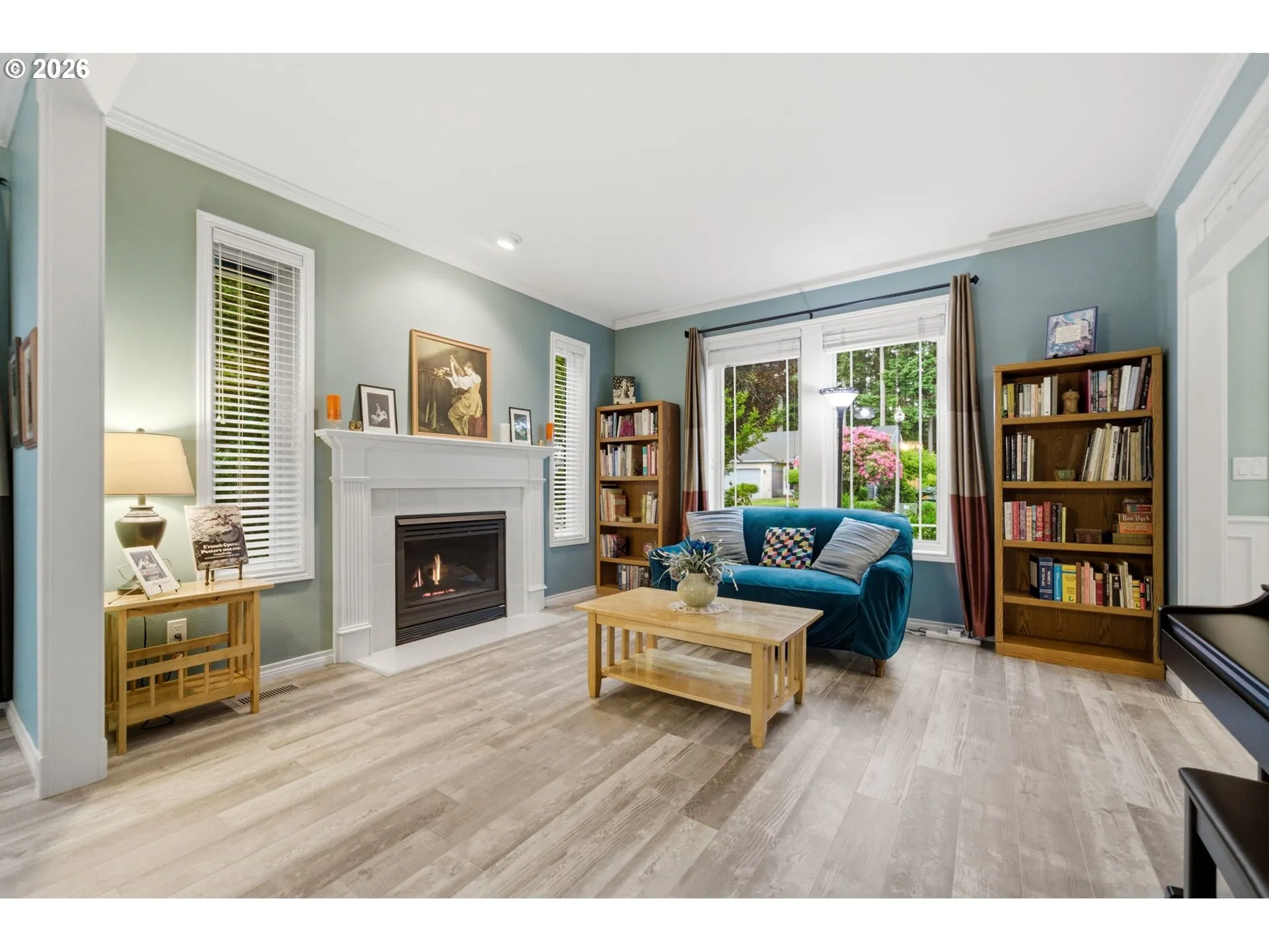 Living Room-Fireplace