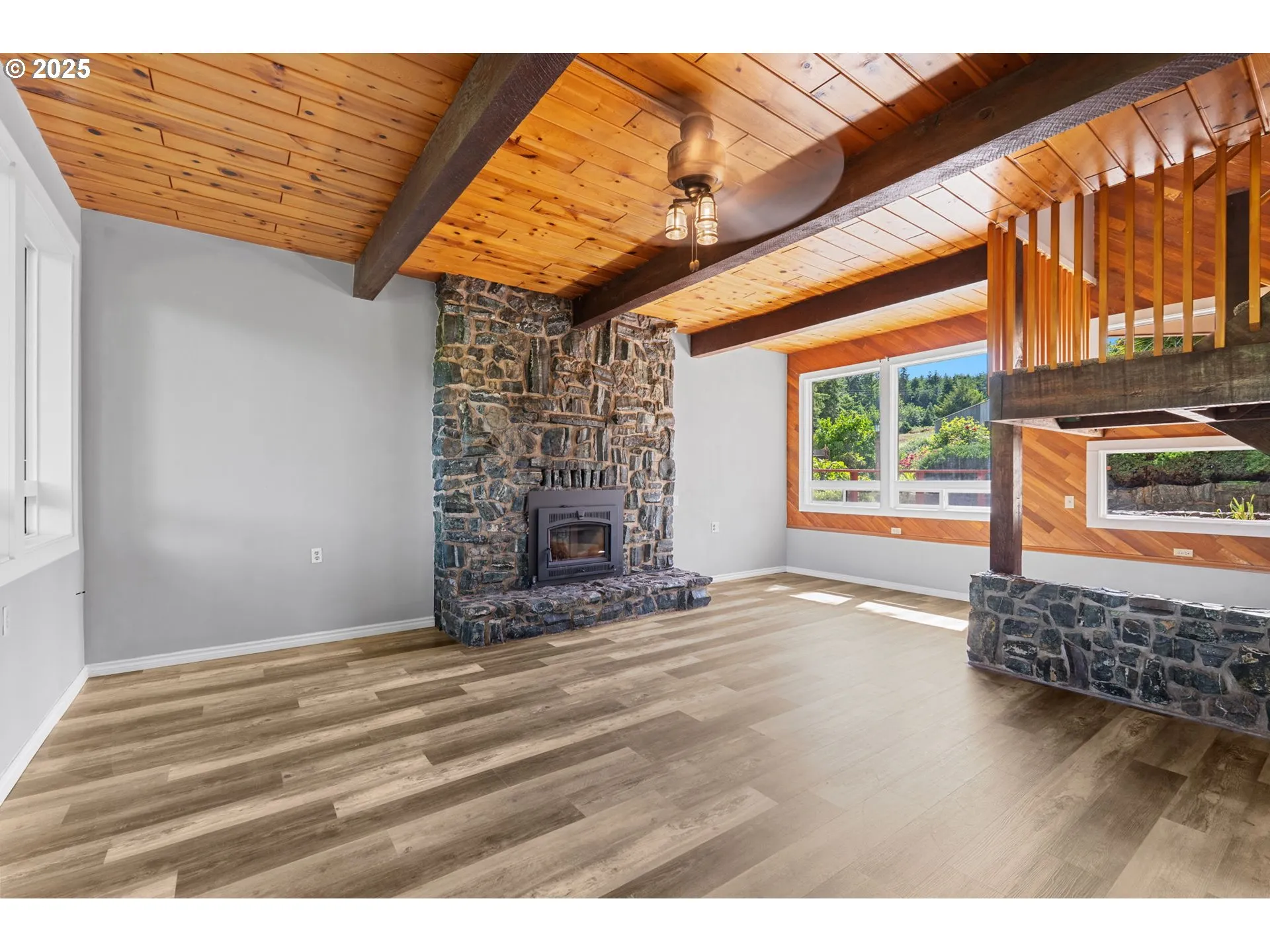 Living Room-Fireplace