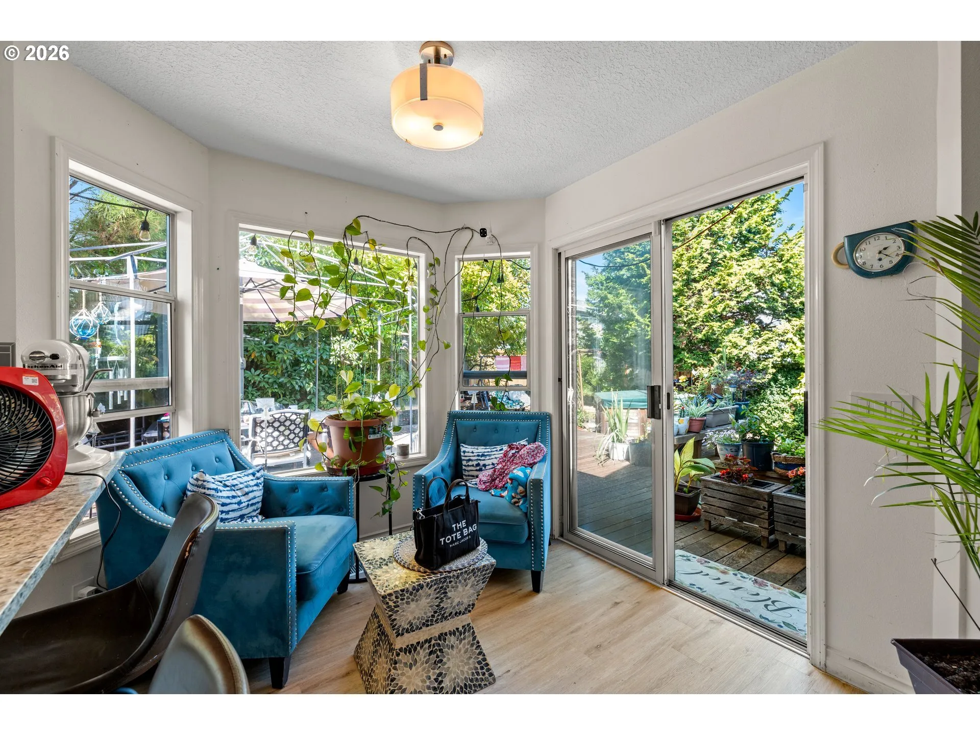 Kitchen/Nook-Eating Area