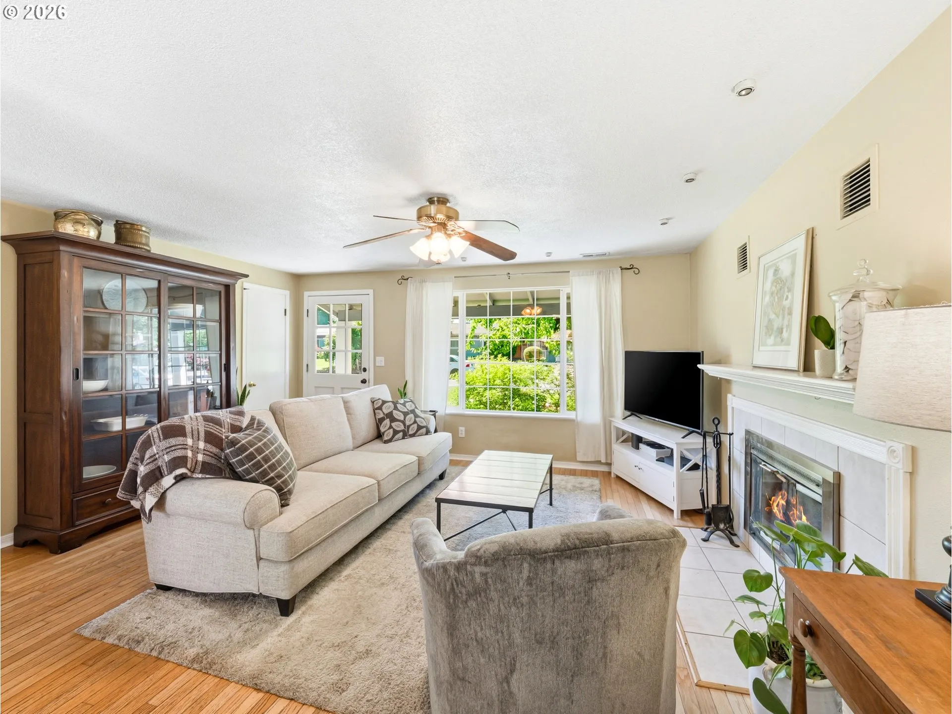 Living Room-Fireplace