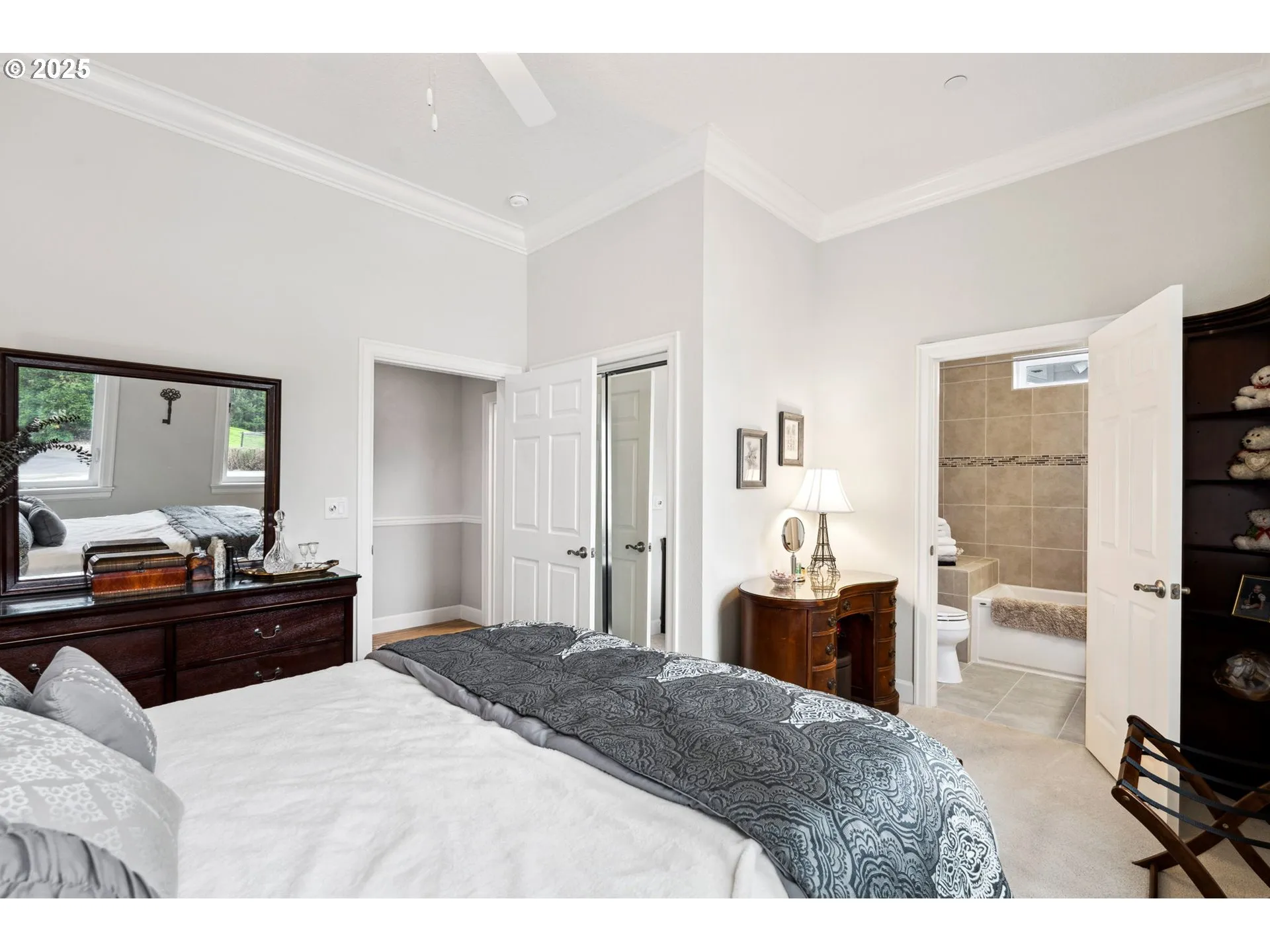 Bedroom-Full Bathroom