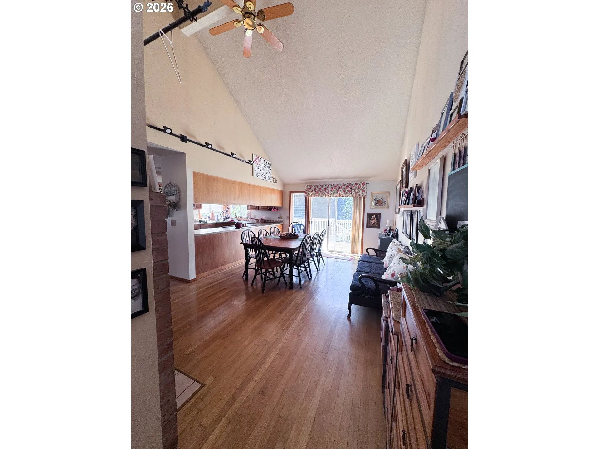 Kitchen-Eating Area