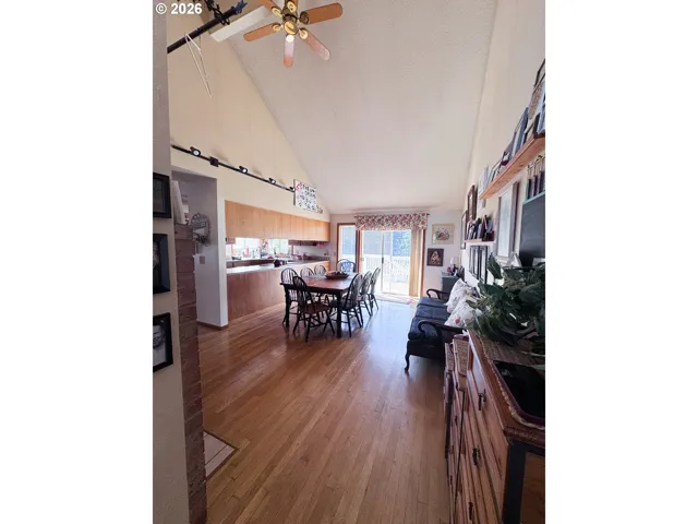 Kitchen-Eating Area