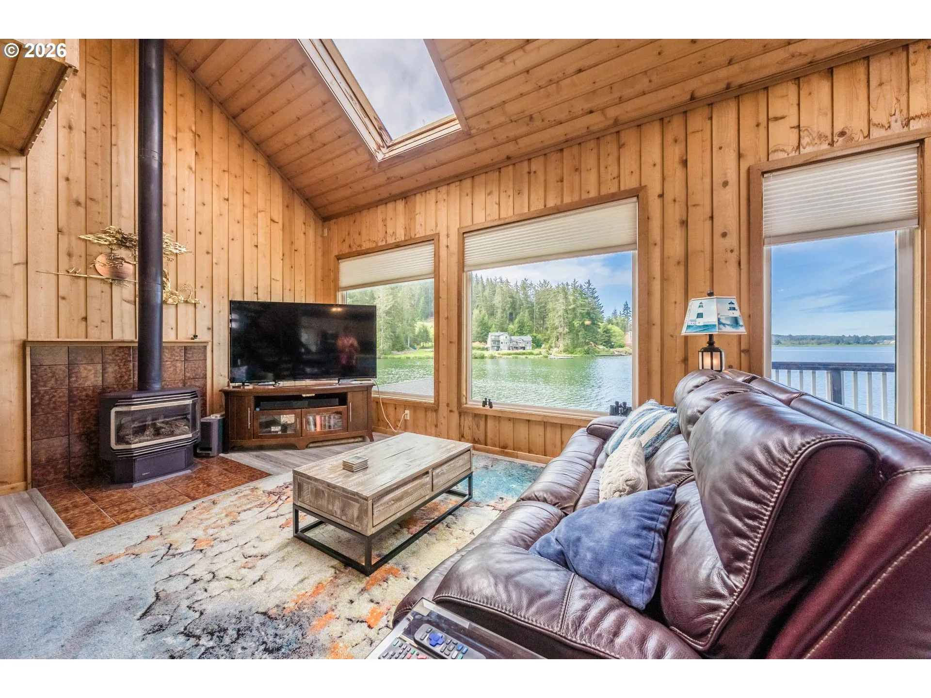 Living Room-Fireplace