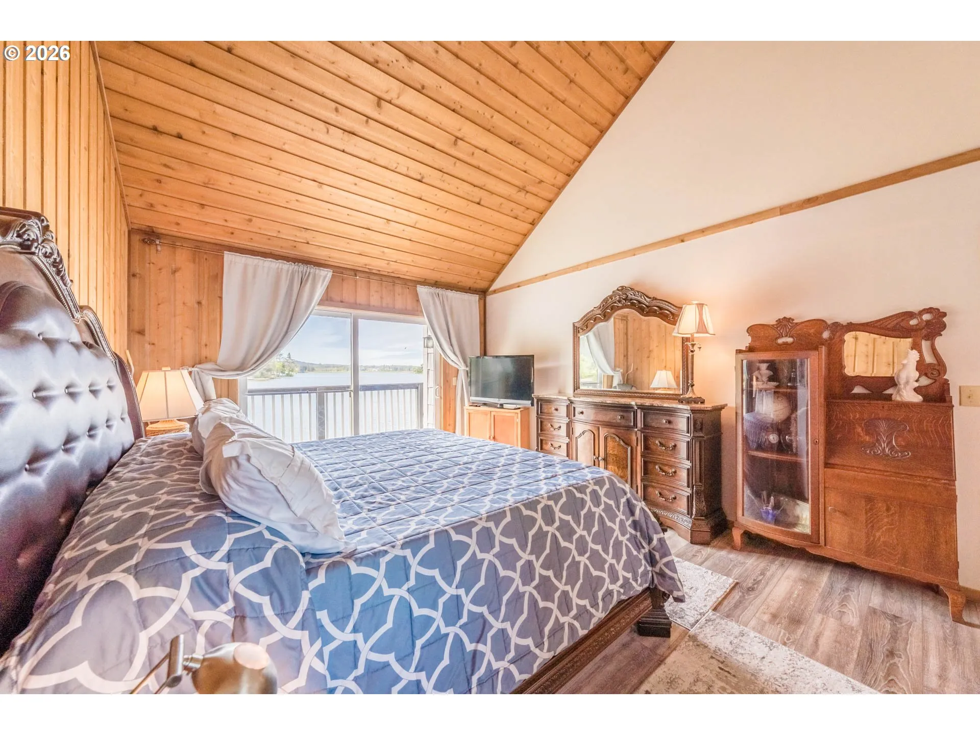 Bedroom, Owner's Suite-Main