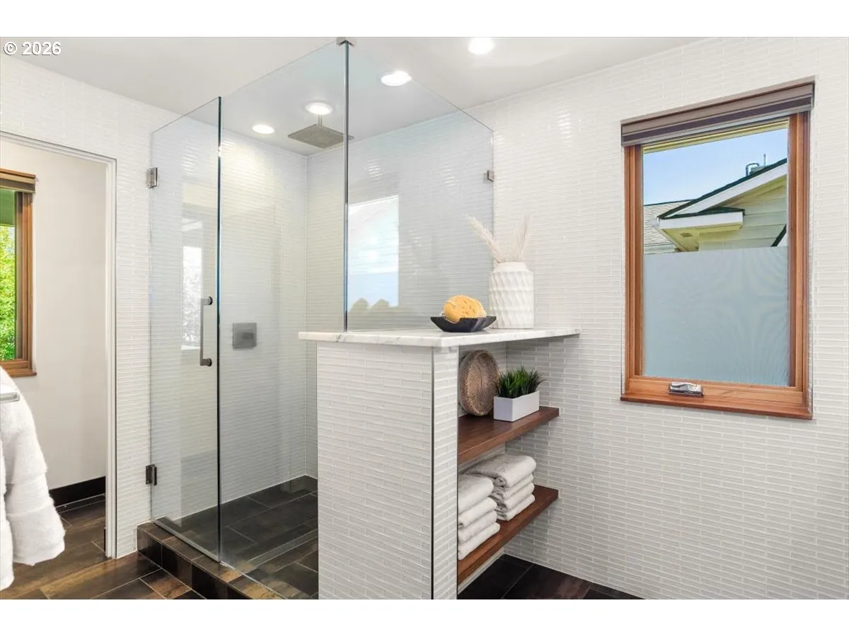Primary Bedroom-Attached Bathroom