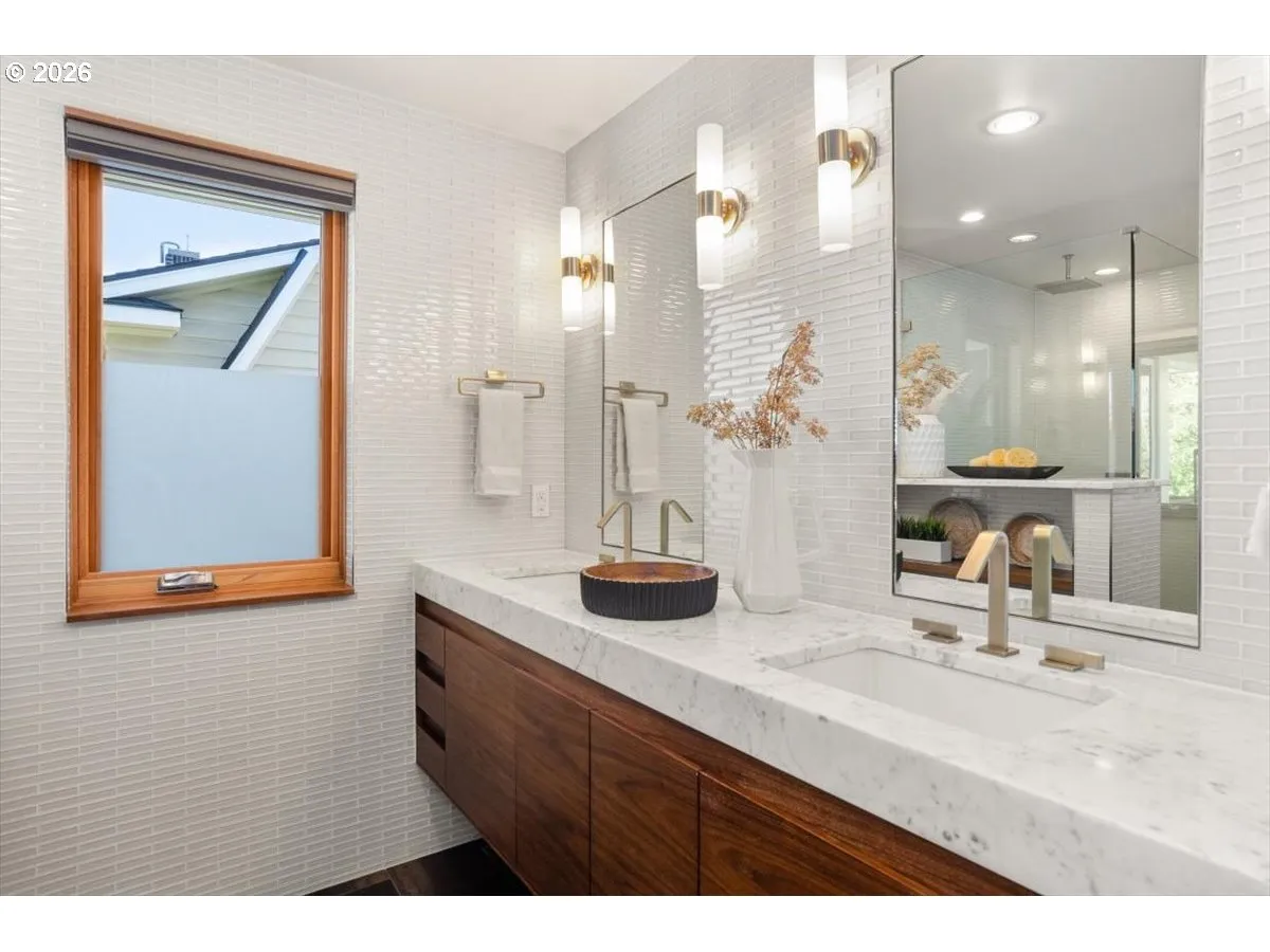 Primary Bedroom-Attached Bathroom
