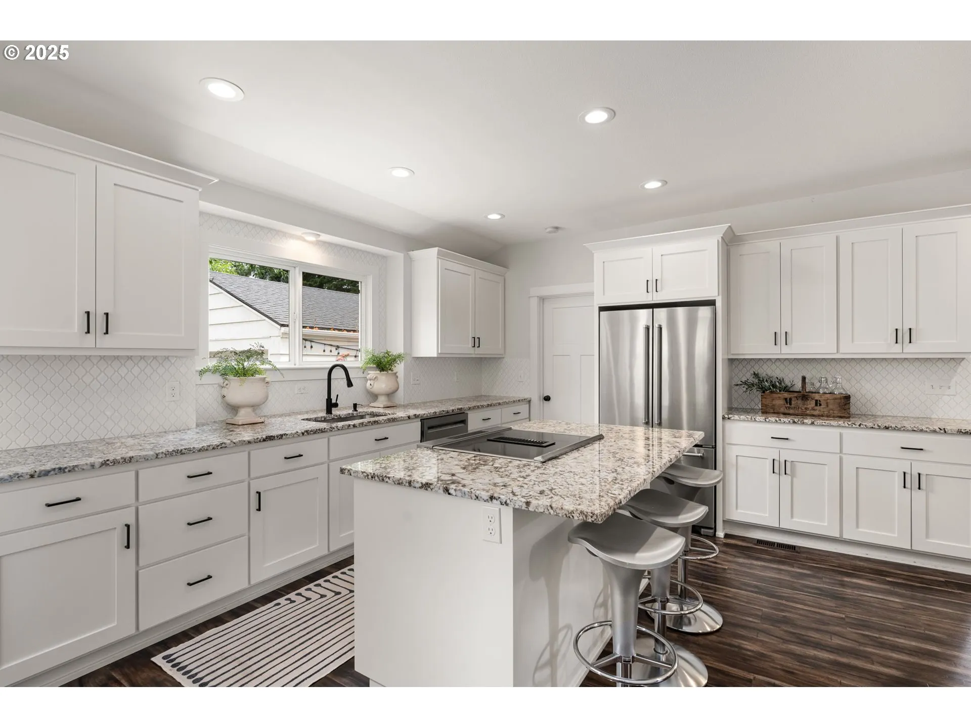 Kitchen-Breakfast Bar