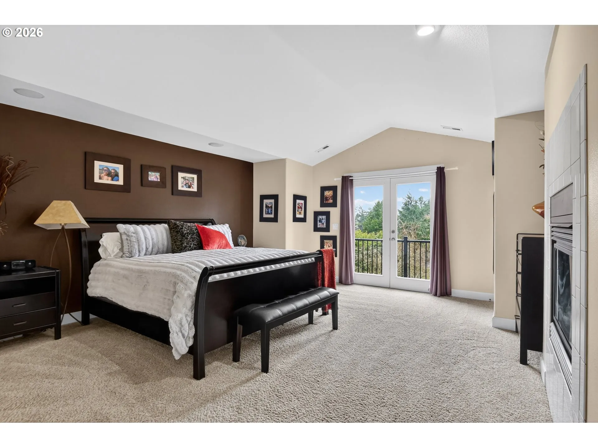Bedroom, Owner's Suite-Vaulted Ceilings