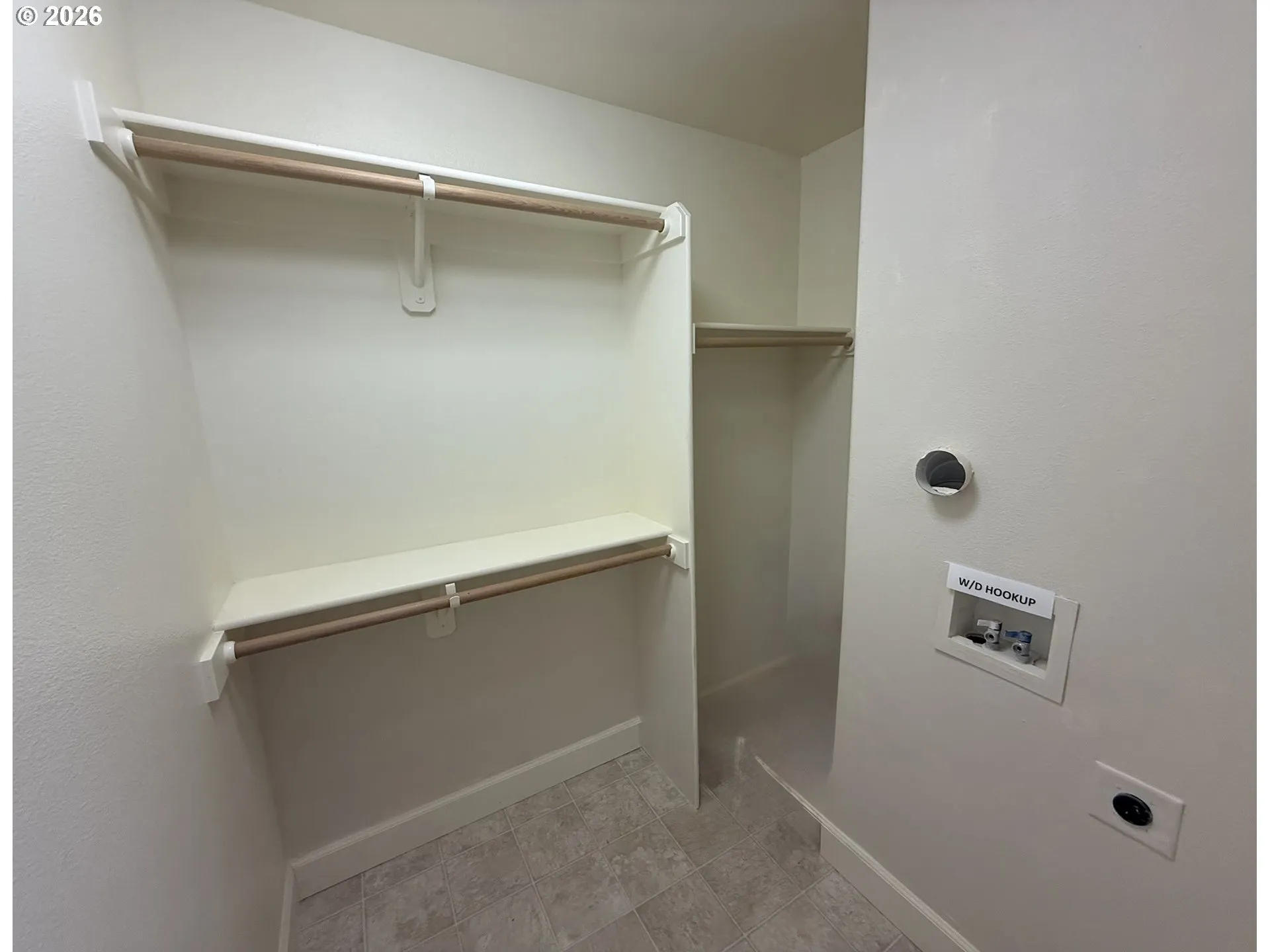 Bathroom, Attached-Walk-In Closet