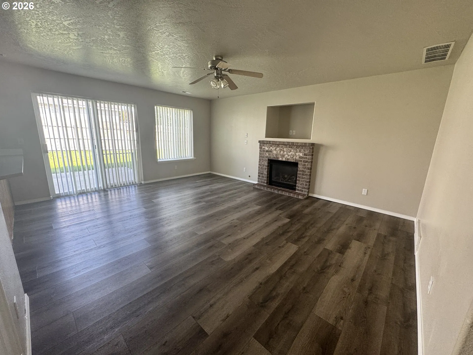 Living Room-Fireplace