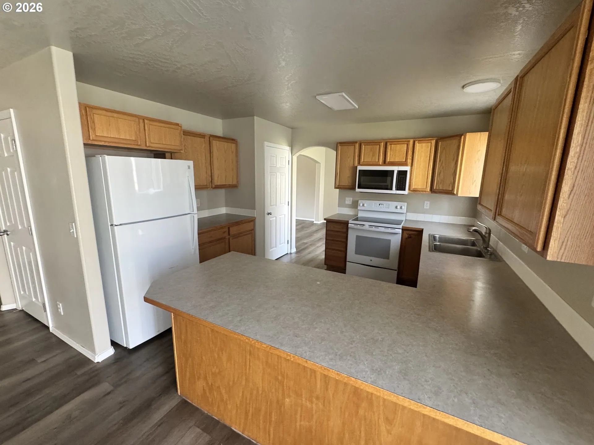 Kitchen-Breakfast Bar