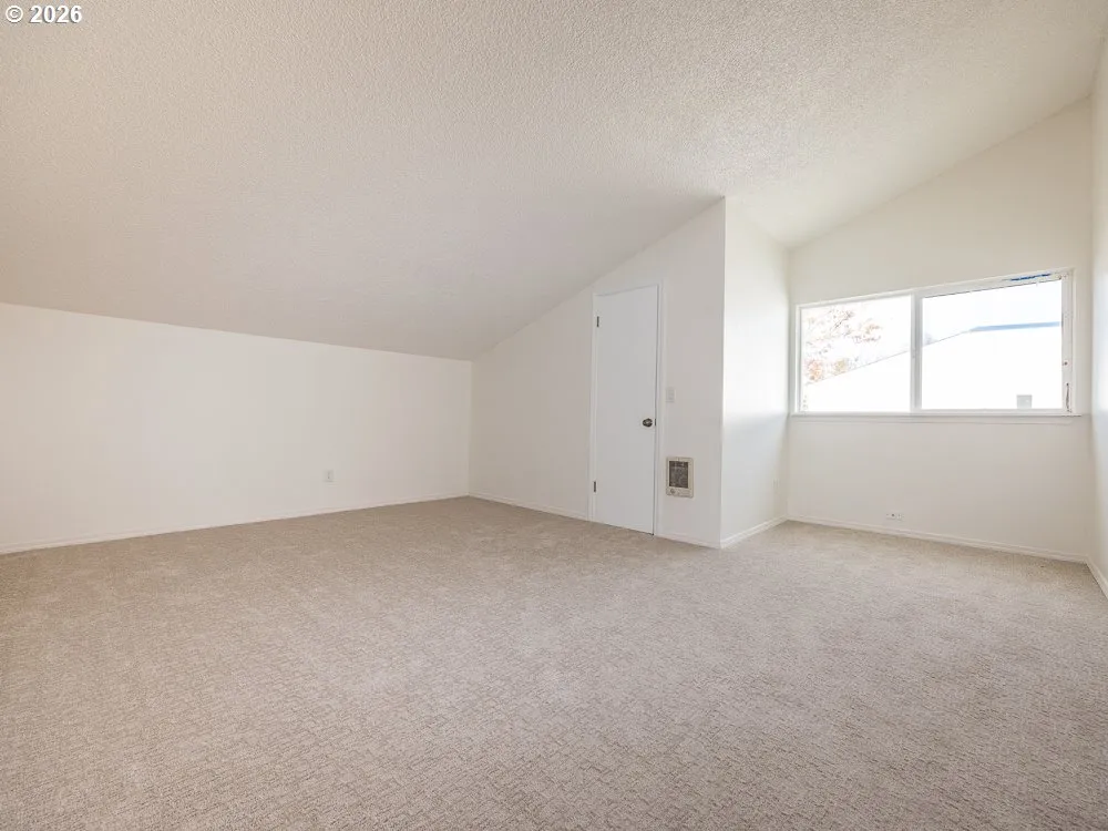 Primary Bedroom-Upper