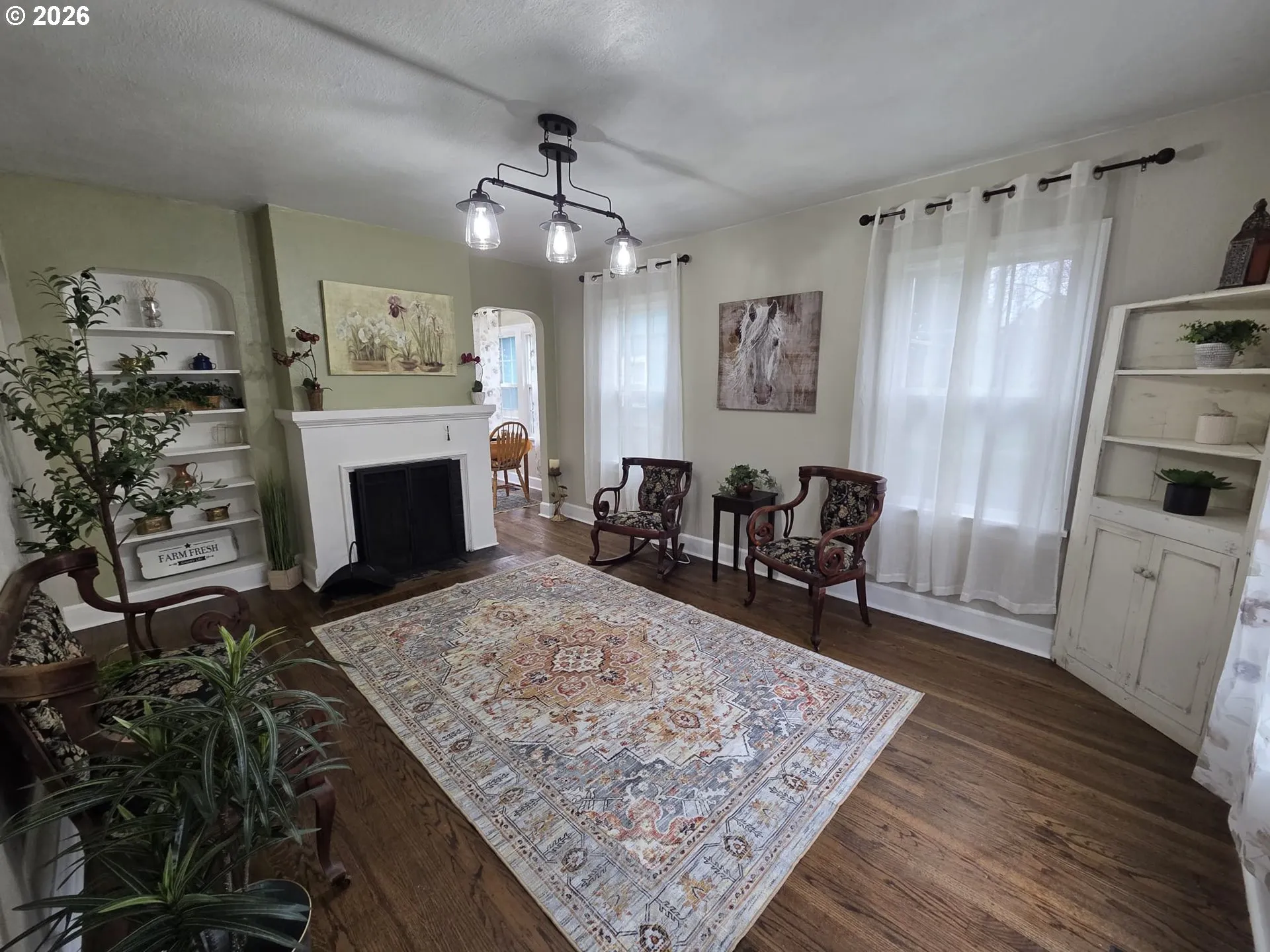 Living Room-Built-In Shelving