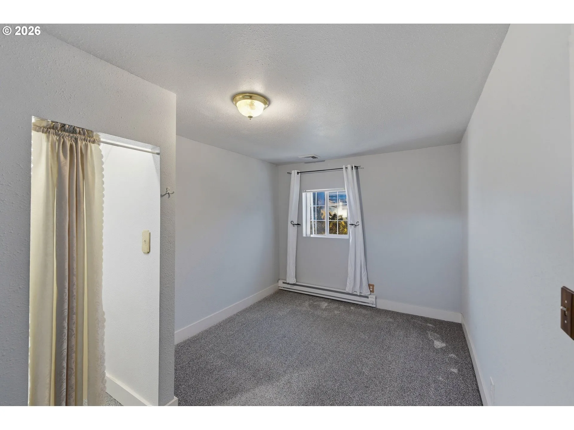 Bedroom, Primary