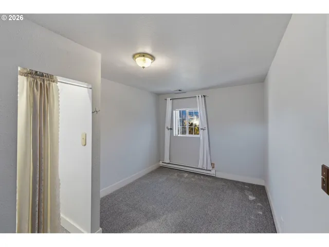 Bedroom, Primary