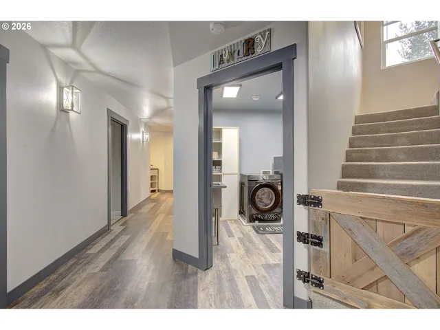 Bedroom, Owner's Suite-Walk-In Closet