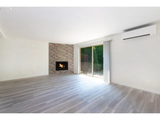 Living Room-Fireplace