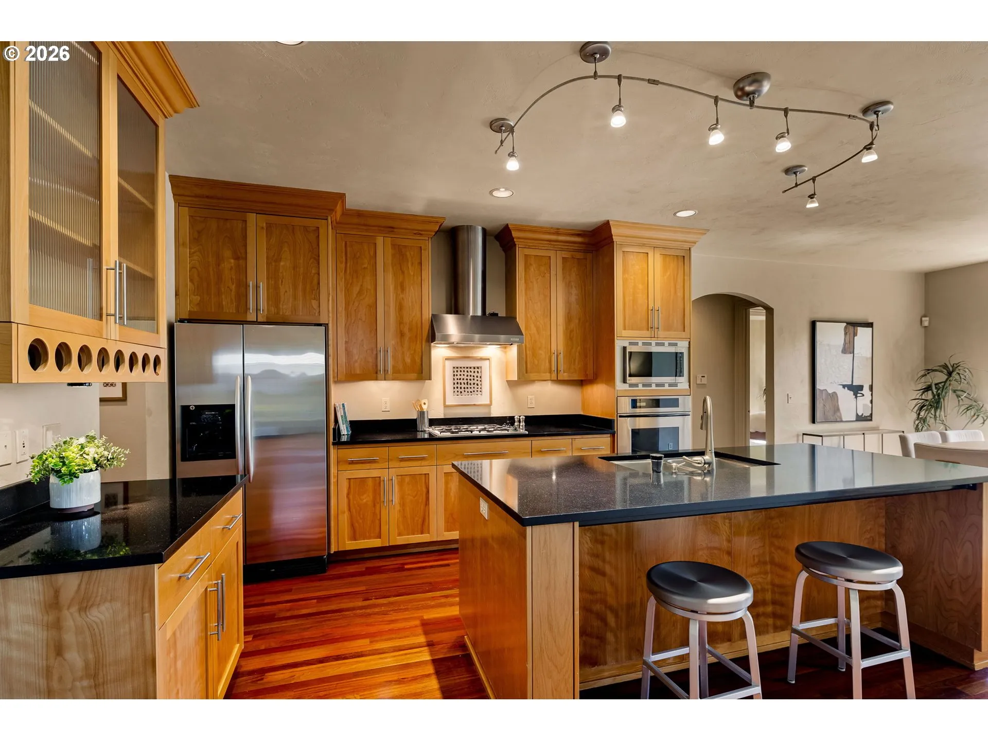 Kitchen-Breakfast Bar