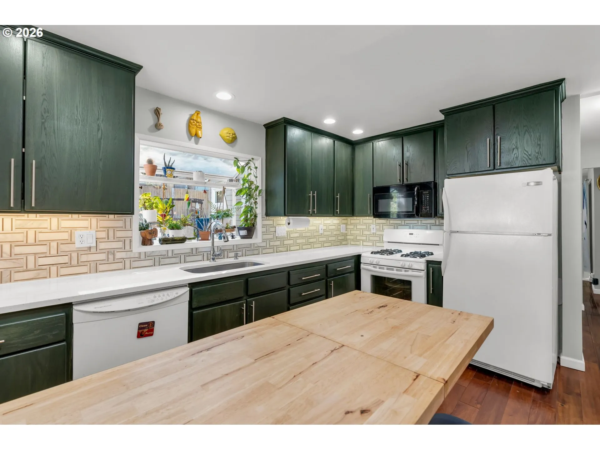 Kitchen-Eating Area